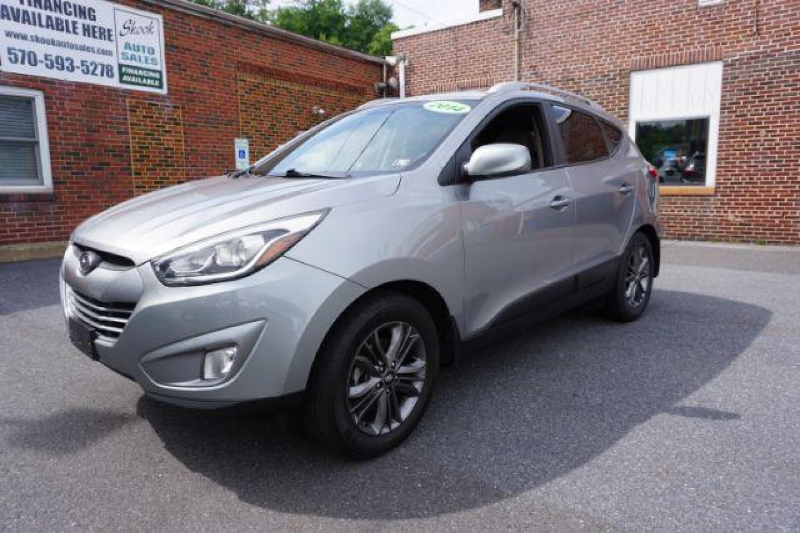 2014 Graphite Gray /Taupe Hyundai Tucson GLS AWD (KM8JUCAG3EU) with an 2.4L L4 DOHC 16V engine, 6-Speed Automatic transmission, located at 312 Centre Ave, Schuylkill Haven, PA, 17972, (570) 593-5278, 40.638130, -76.177383 - Photo#2