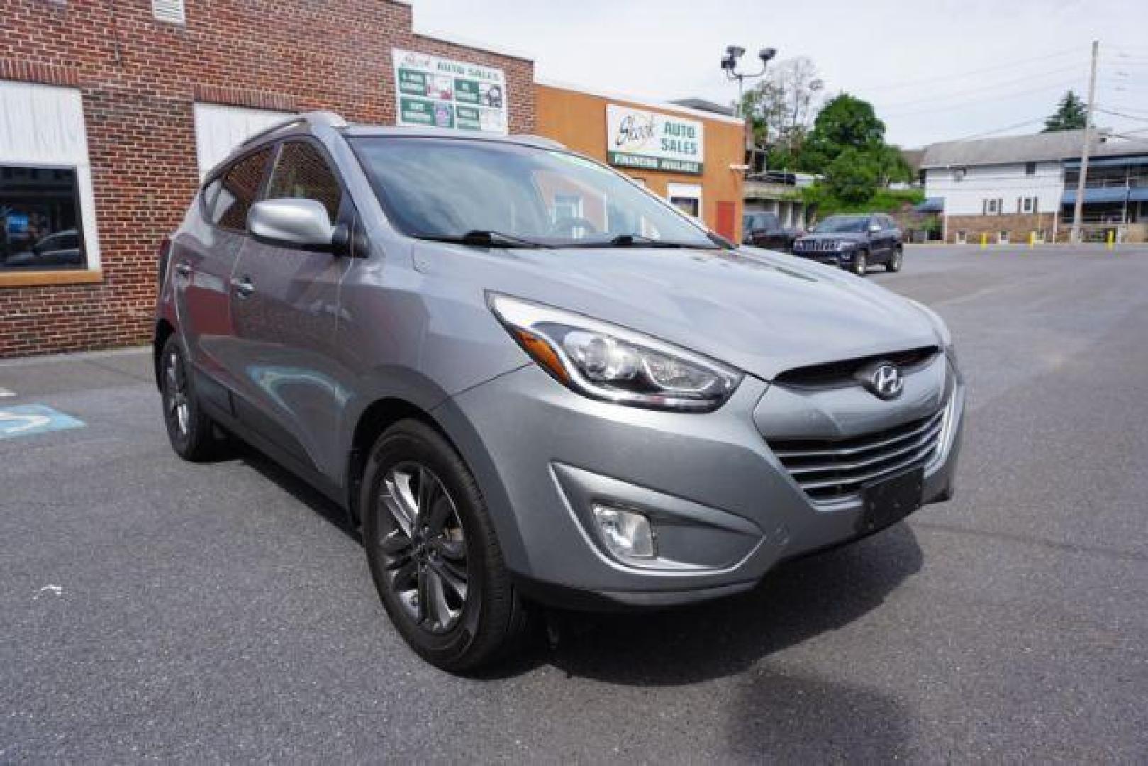 2014 Graphite Gray /Taupe Hyundai Tucson GLS AWD (KM8JUCAG3EU) with an 2.4L L4 DOHC 16V engine, 6-Speed Automatic transmission, located at 312 Centre Ave, Schuylkill Haven, PA, 17972, (570) 593-5278, 40.638130, -76.177383 - Photo#4