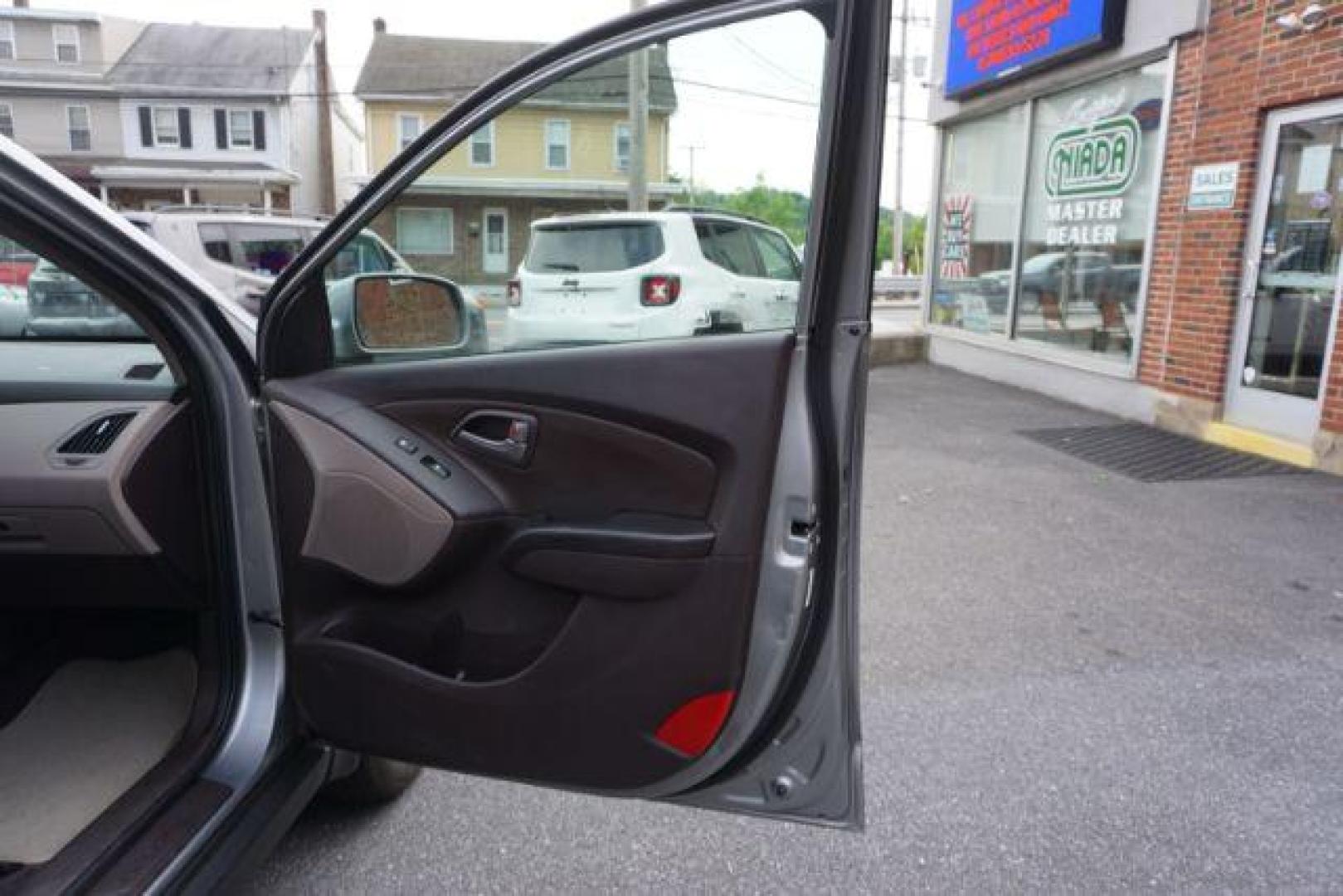 2014 Graphite Gray /Taupe Hyundai Tucson GLS AWD (KM8JUCAG3EU) with an 2.4L L4 DOHC 16V engine, 6-Speed Automatic transmission, located at 312 Centre Ave, Schuylkill Haven, PA, 17972, (570) 593-5278, 40.638130, -76.177383 - Photo#49