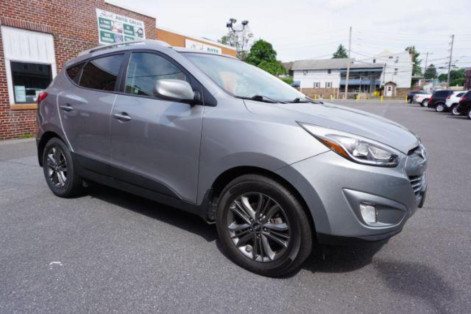 2014 Graphite Gray /Taupe Hyundai Tucson GLS AWD (KM8JUCAG3EU) with an 2.4L L4 DOHC 16V engine, 6-Speed Automatic transmission, located at 312 Centre Ave, Schuylkill Haven, PA, 17972, (570) 593-5278, 40.638130, -76.177383 - Photo#5