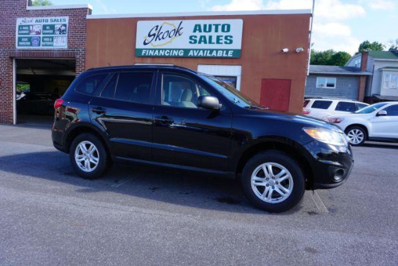 2012 Twilight Black Hyundai Santa Fe SPORT UTILITY 4-DR (5XYZGDAB1CG) with an 2.4L L4 DOHC 16V engine, 6-Speed Automatic transmission, located at 312 Centre Ave, Schuylkill Haven, PA, 17972, (570) 593-5278, 40.638130, -76.177383 - Photo#17