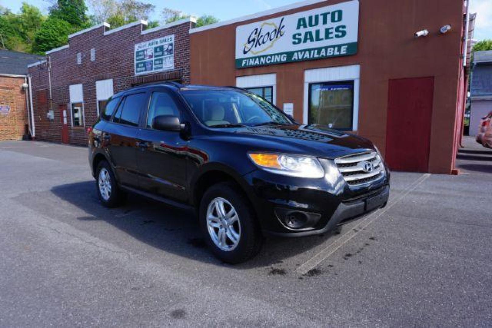 2012 Twilight Black Hyundai Santa Fe SPORT UTILITY 4-DR (5XYZGDAB1CG) with an 2.4L L4 DOHC 16V engine, 6-Speed Automatic transmission, located at 312 Centre Ave, Schuylkill Haven, PA, 17972, (570) 593-5278, 40.638130, -76.177383 - Photo#18