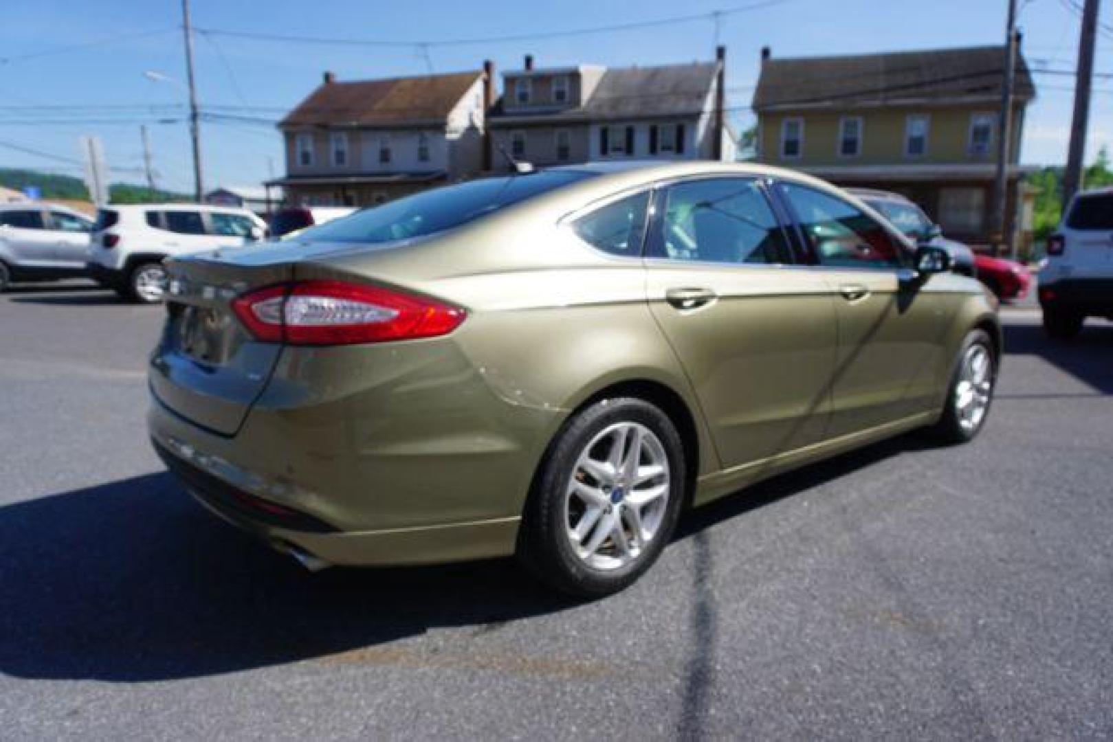 2013 Ginger Ale /Charcoal Black Ford Fusion SE (3FA6P0H76DR) with an 2.5L L4 DOHC 16V engine, located at 312 Centre Ave, Schuylkill Haven, PA, 17972, (570) 593-5278, 40.638130, -76.177383 - Photo#9