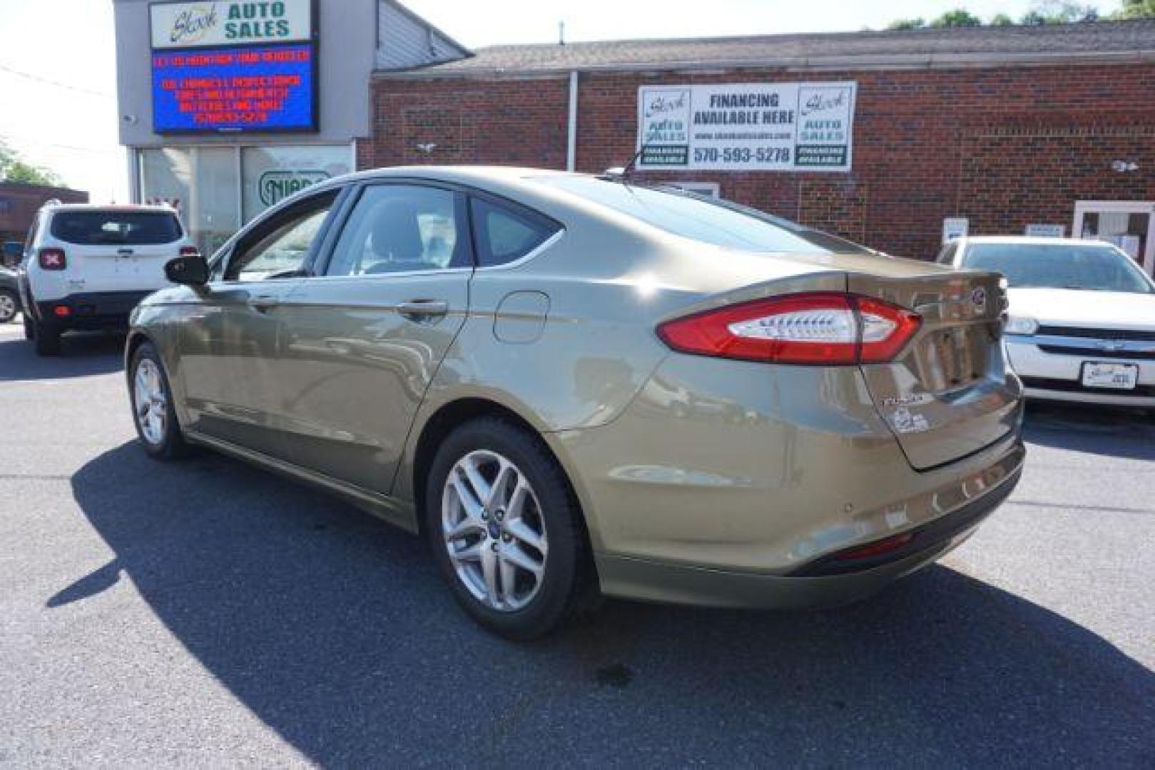 2013 Ginger Ale /Charcoal Black Ford Fusion SE (3FA6P0H76DR) with an 2.5L L4 DOHC 16V engine, located at 312 Centre Ave, Schuylkill Haven, PA, 17972, (570) 593-5278, 40.638130, -76.177383 - Photo#11