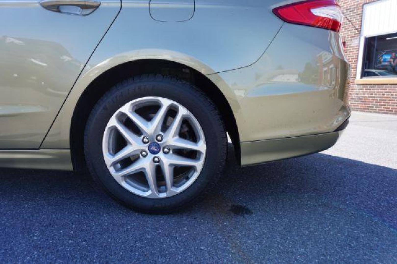 2013 Ginger Ale /Charcoal Black Ford Fusion SE (3FA6P0H76DR) with an 2.5L L4 DOHC 16V engine, located at 312 Centre Ave, Schuylkill Haven, PA, 17972, (570) 593-5278, 40.638130, -76.177383 - Photo#12