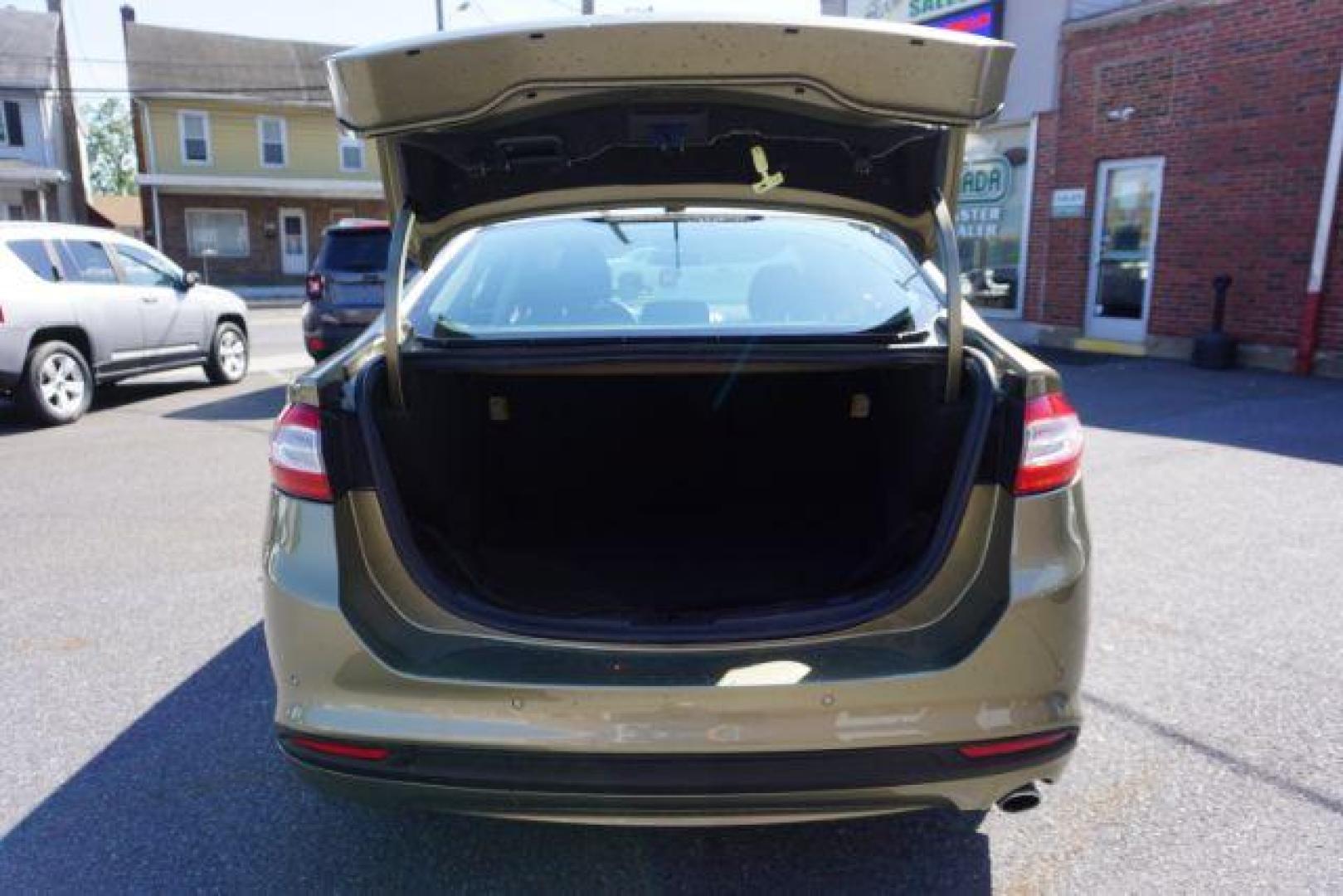 2013 Ginger Ale /Charcoal Black Ford Fusion SE (3FA6P0H76DR) with an 2.5L L4 DOHC 16V engine, located at 312 Centre Ave, Schuylkill Haven, PA, 17972, (570) 593-5278, 40.638130, -76.177383 - Photo#37