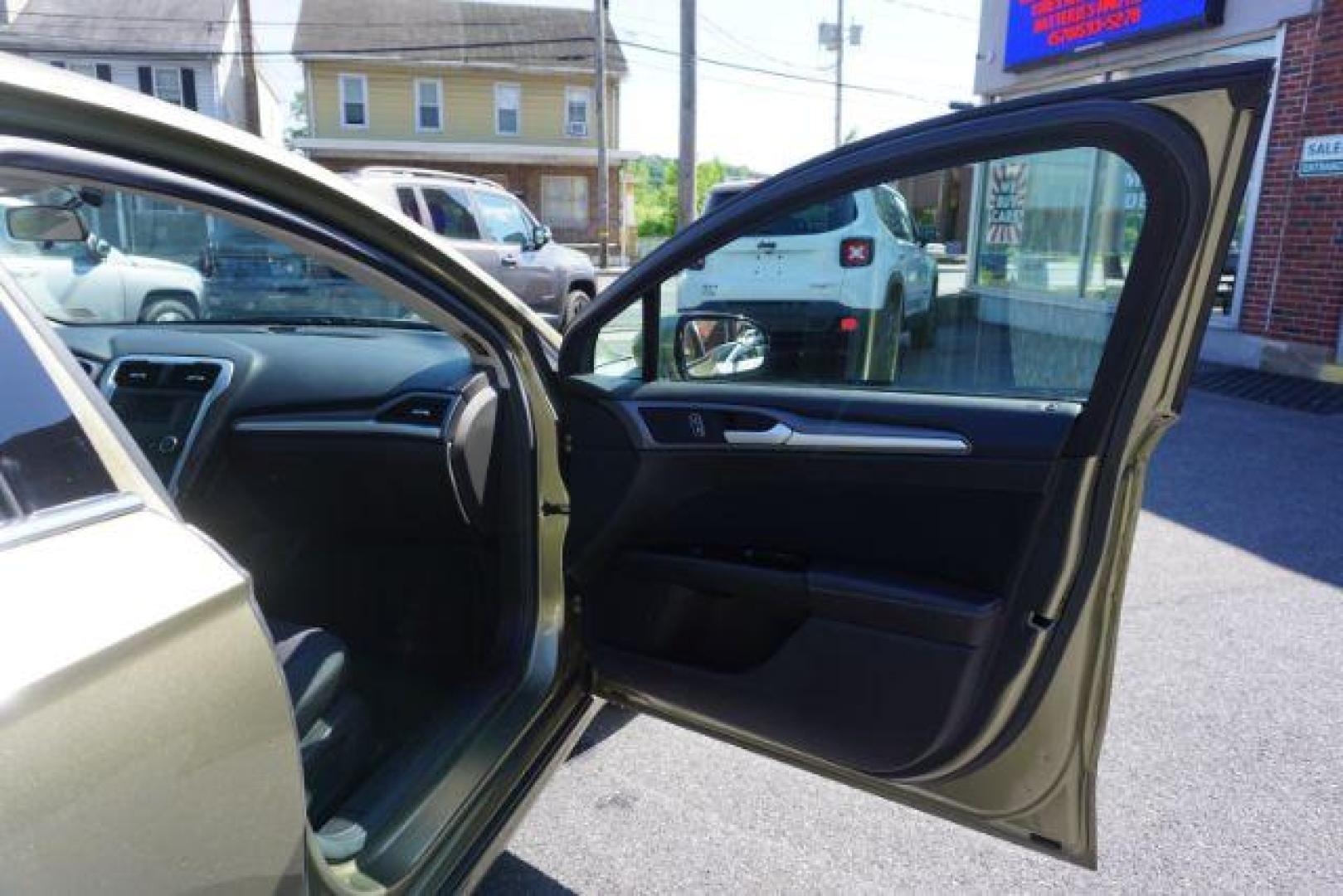 2013 Ginger Ale /Charcoal Black Ford Fusion SE (3FA6P0H76DR) with an 2.5L L4 DOHC 16V engine, located at 312 Centre Ave, Schuylkill Haven, PA, 17972, (570) 593-5278, 40.638130, -76.177383 - Photo#43