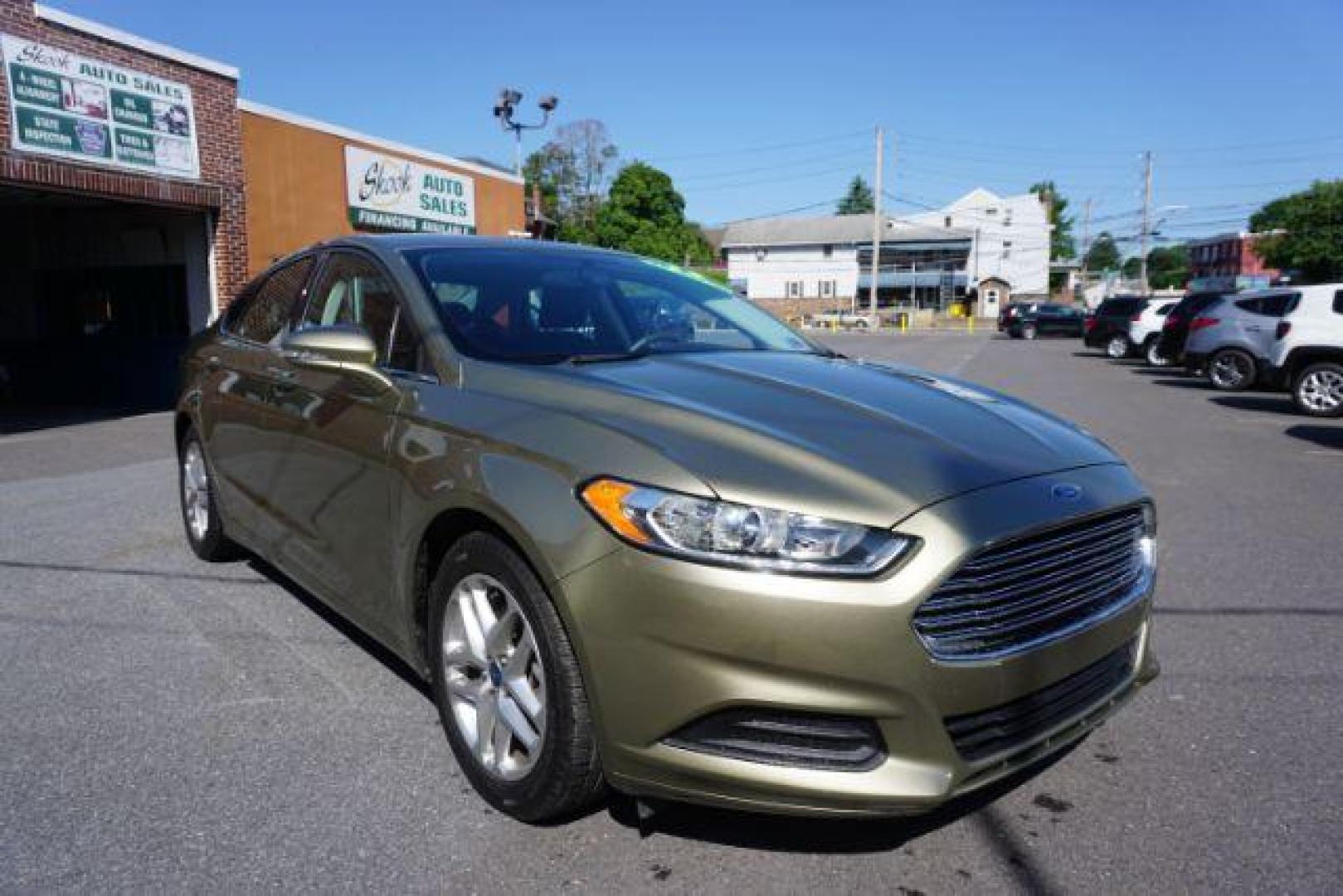 2013 Ginger Ale /Charcoal Black Ford Fusion SE (3FA6P0H76DR) with an 2.5L L4 DOHC 16V engine, located at 312 Centre Ave, Schuylkill Haven, PA, 17972, (570) 593-5278, 40.638130, -76.177383 - Photo#5