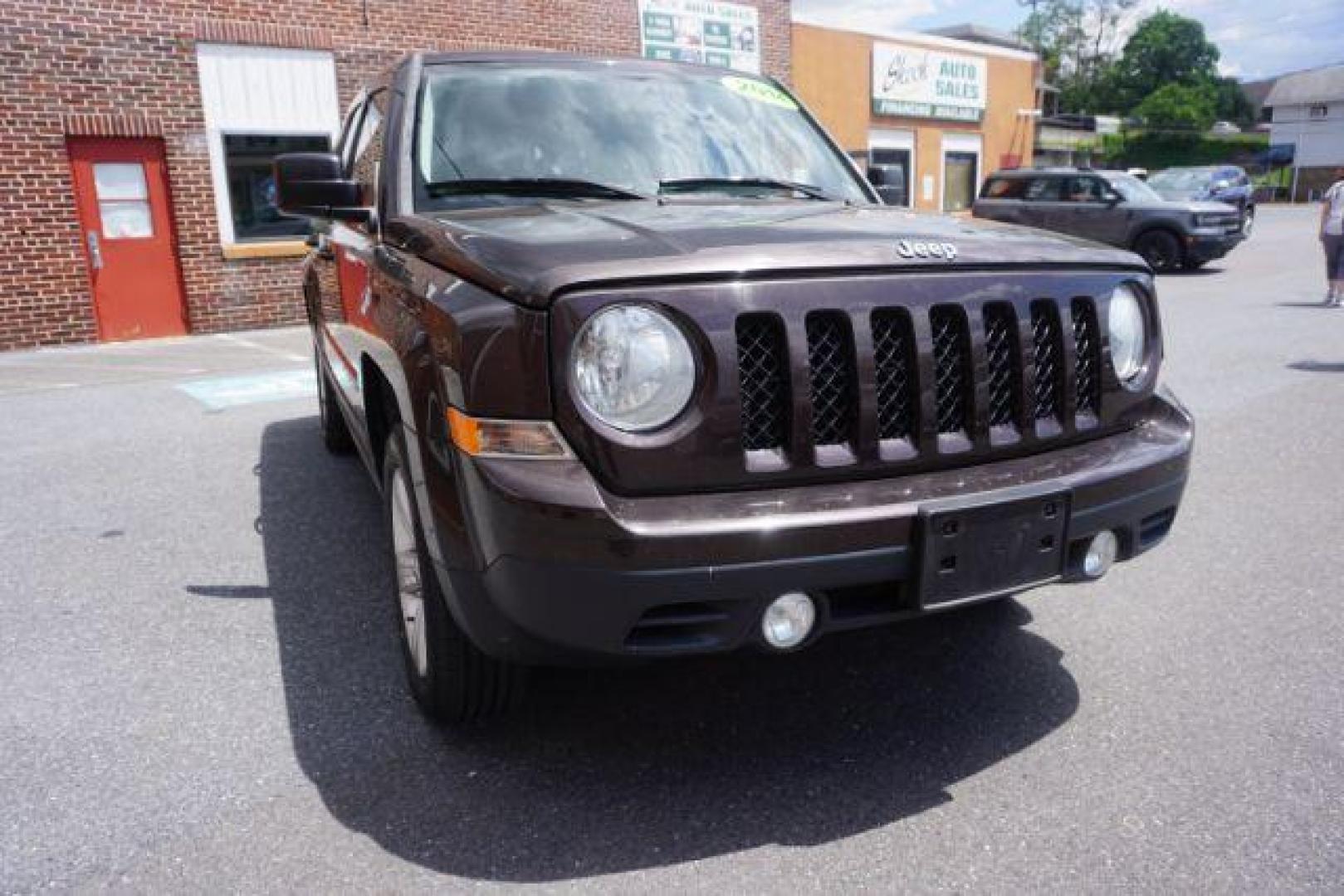 2014 Rugged Brown Pearlcoat /Light Pebble Beige/Dk Slate Jeep Patriot Latitude 4WD (1C4NJRFB3ED) with an 2.4L L4 DOHC 16V engine, Continuously Variable Transmission transmission, located at 312 Centre Ave, Schuylkill Haven, PA, 17972, (570) 593-5278, 40.638130, -76.177383 - Boston Accoustics stereo, locking/limited slip differential, power sunroof - Photo#6