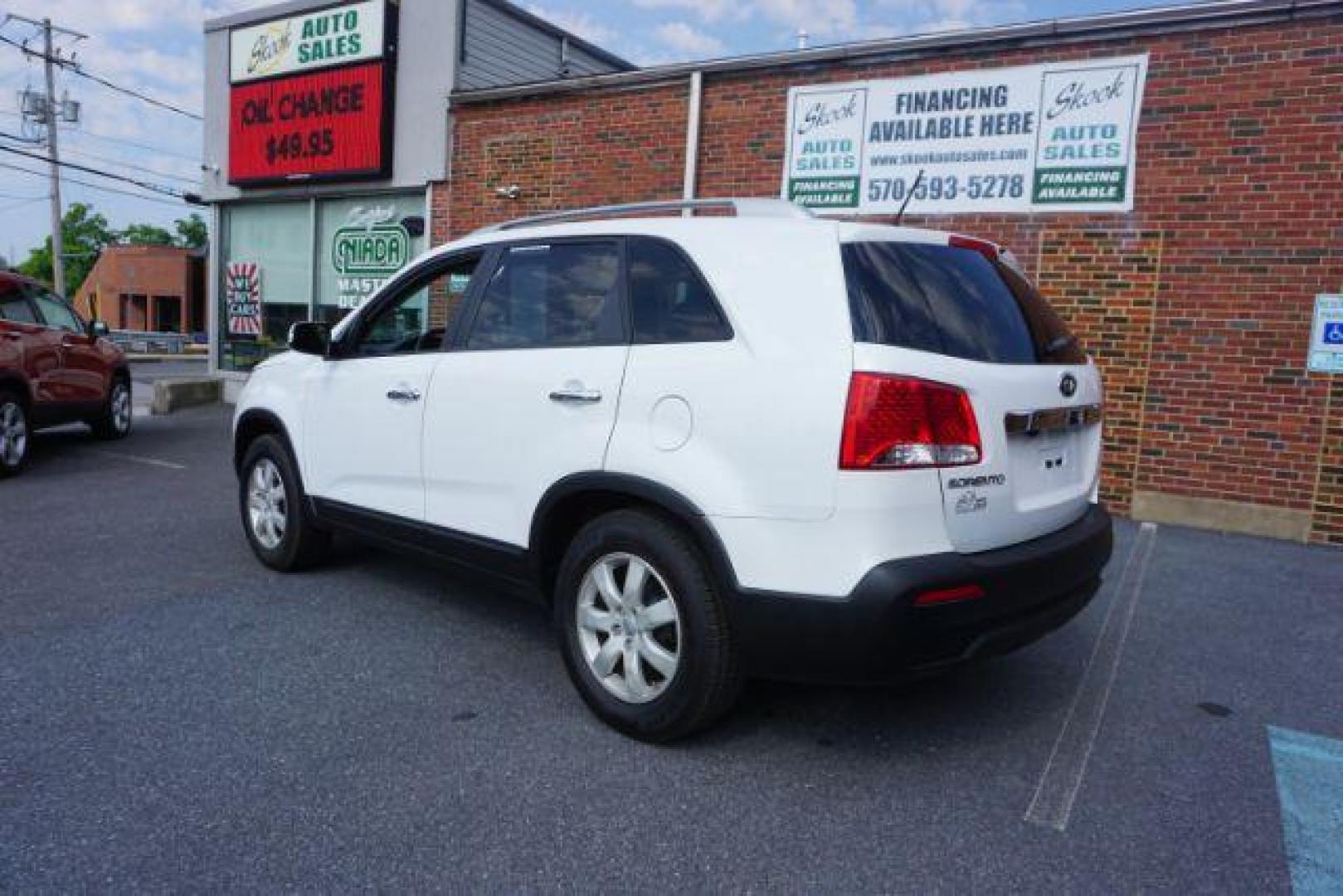 2013 Snow White Pearl /Beige Cloth Interior Kia Sorento LX 2WD (5XYKT3A67DG) with an 2.4L L4 DOHC 16V engine, 6-Speed Automatic transmission, located at 312 Centre Ave, Schuylkill Haven, PA, 17972, (570) 593-5278, 40.638130, -76.177383 - Photo#18