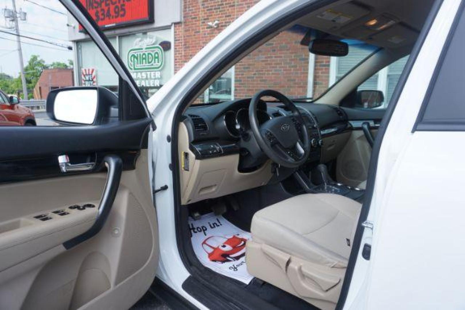 2013 Snow White Pearl /Beige Cloth Interior Kia Sorento LX 2WD (5XYKT3A67DG) with an 2.4L L4 DOHC 16V engine, 6-Speed Automatic transmission, located at 312 Centre Ave, Schuylkill Haven, PA, 17972, (570) 593-5278, 40.638130, -76.177383 - Photo#21