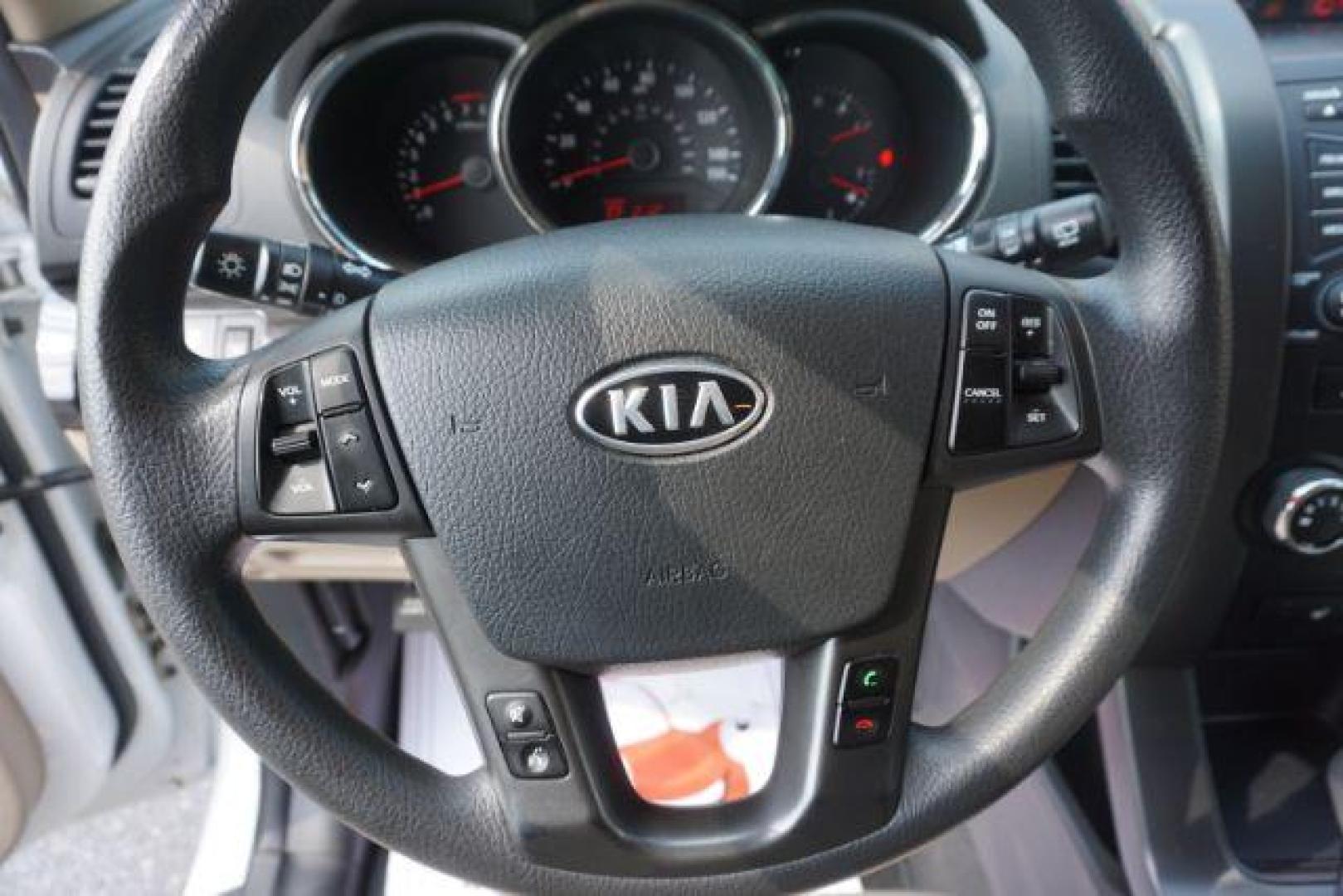 2013 Snow White Pearl /Beige Cloth Interior Kia Sorento LX 2WD (5XYKT3A67DG) with an 2.4L L4 DOHC 16V engine, 6-Speed Automatic transmission, located at 312 Centre Ave, Schuylkill Haven, PA, 17972, (570) 593-5278, 40.638130, -76.177383 - Photo#26