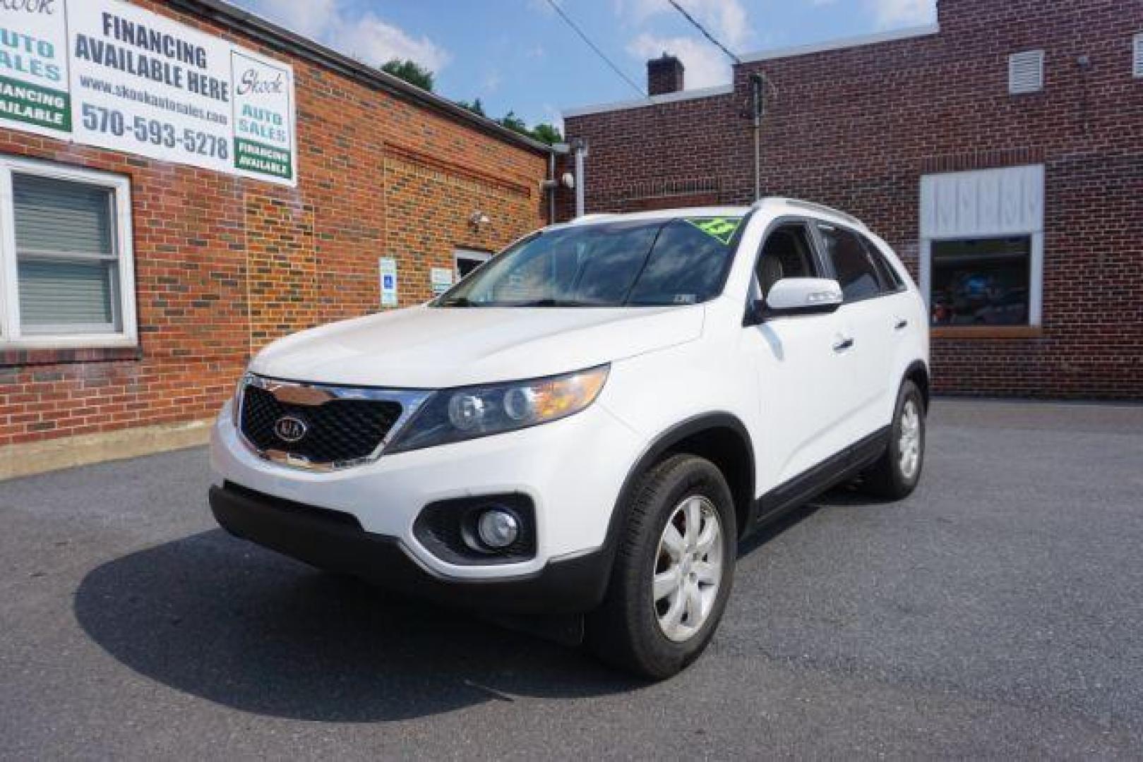 2013 Snow White Pearl /Beige Cloth Interior Kia Sorento LX 2WD (5XYKT3A67DG) with an 2.4L L4 DOHC 16V engine, 6-Speed Automatic transmission, located at 312 Centre Ave, Schuylkill Haven, PA, 17972, (570) 593-5278, 40.638130, -76.177383 - Photo#4