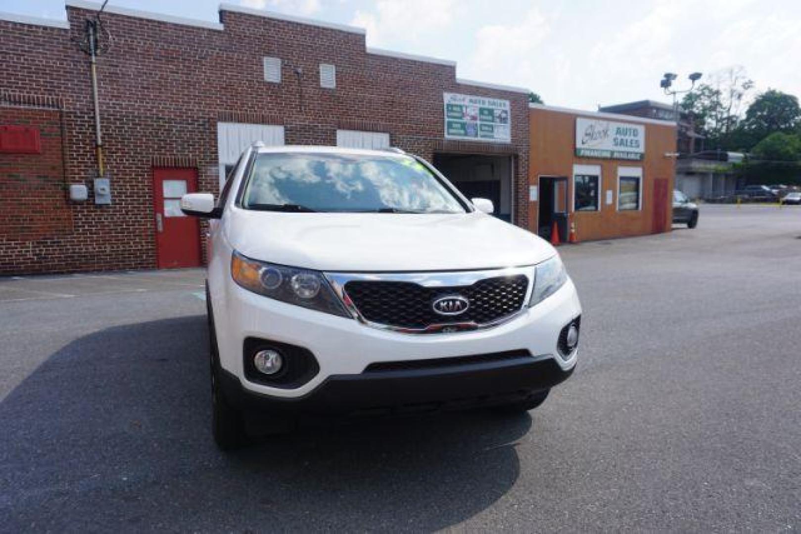 2013 Snow White Pearl /Beige Cloth Interior Kia Sorento LX 2WD (5XYKT3A67DG) with an 2.4L L4 DOHC 16V engine, 6-Speed Automatic transmission, located at 312 Centre Ave, Schuylkill Haven, PA, 17972, (570) 593-5278, 40.638130, -76.177383 - Photo#7