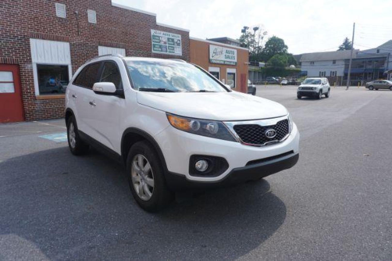 2013 Snow White Pearl /Beige Cloth Interior Kia Sorento LX 2WD (5XYKT3A67DG) with an 2.4L L4 DOHC 16V engine, 6-Speed Automatic transmission, located at 312 Centre Ave, Schuylkill Haven, PA, 17972, (570) 593-5278, 40.638130, -76.177383 - Photo#8