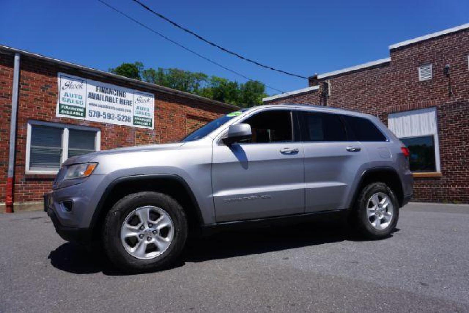 2016 Billet Silver Metallic Clear Coat Jeep Grand Cherokee SPORT UTILITY 4-DR (1C4RJFAG5GC) with an 3.6L V6 DOHC 24V engine, 8-Speed Automatic transmission, located at 312 Centre Ave, Schuylkill Haven, PA, 17972, (570) 593-5278, 40.638130, -76.177383 - navigation system, power liftgate, rear parking sensors, universal garage door opener - Photo#0