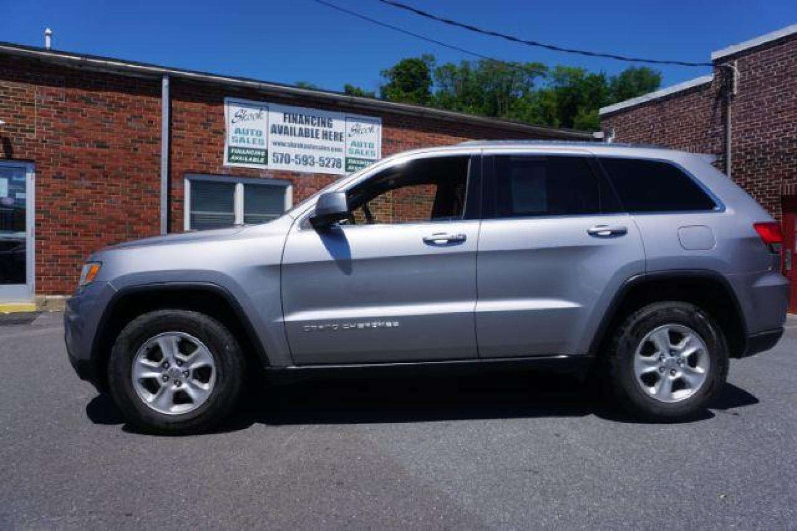 2016 Billet Silver Metallic Clear Coat Jeep Grand Cherokee SPORT UTILITY 4-DR (1C4RJFAG5GC) with an 3.6L V6 DOHC 24V engine, 8-Speed Automatic transmission, located at 312 Centre Ave, Schuylkill Haven, PA, 17972, (570) 593-5278, 40.638130, -76.177383 - navigation system, power liftgate, rear parking sensors, universal garage door opener - Photo#3