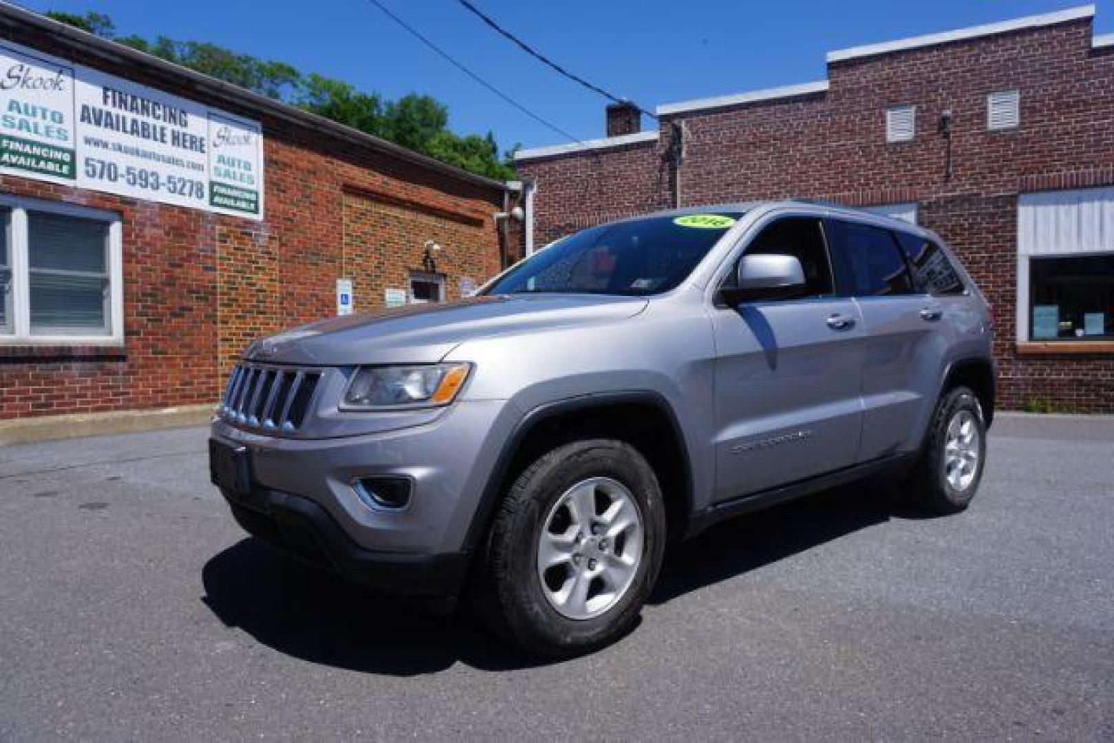 2016 Billet Silver Metallic Clear Coat Jeep Grand Cherokee SPORT UTILITY 4-DR (1C4RJFAG5GC) with an 3.6L V6 DOHC 24V engine, 8-Speed Automatic transmission, located at 312 Centre Ave, Schuylkill Haven, PA, 17972, (570) 593-5278, 40.638130, -76.177383 - navigation system, power liftgate, rear parking sensors, universal garage door opener - Photo#4