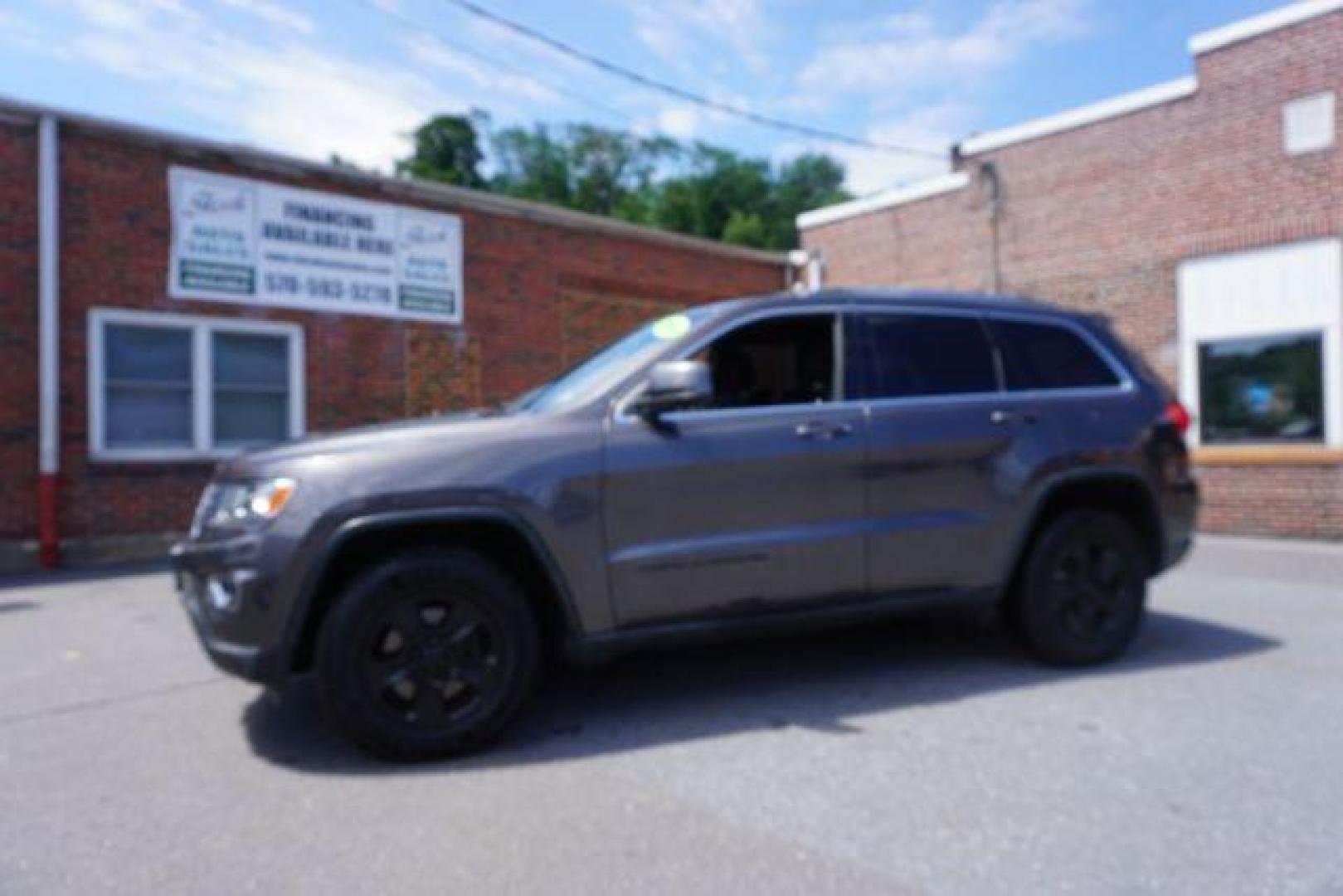 2015 Granite Crystal Met CC /Black Jeep Grand Cherokee Laredo 4WD (1C4RJFAG4FC) with an 3.6L V6 DOHC 24V engine, 8-Speed Automatic transmission, located at 312 Centre Ave, Schuylkill Haven, PA, 17972, (570) 593-5278, 40.638130, -76.177383 - heated front seats, universal garage door opener - Photo#0