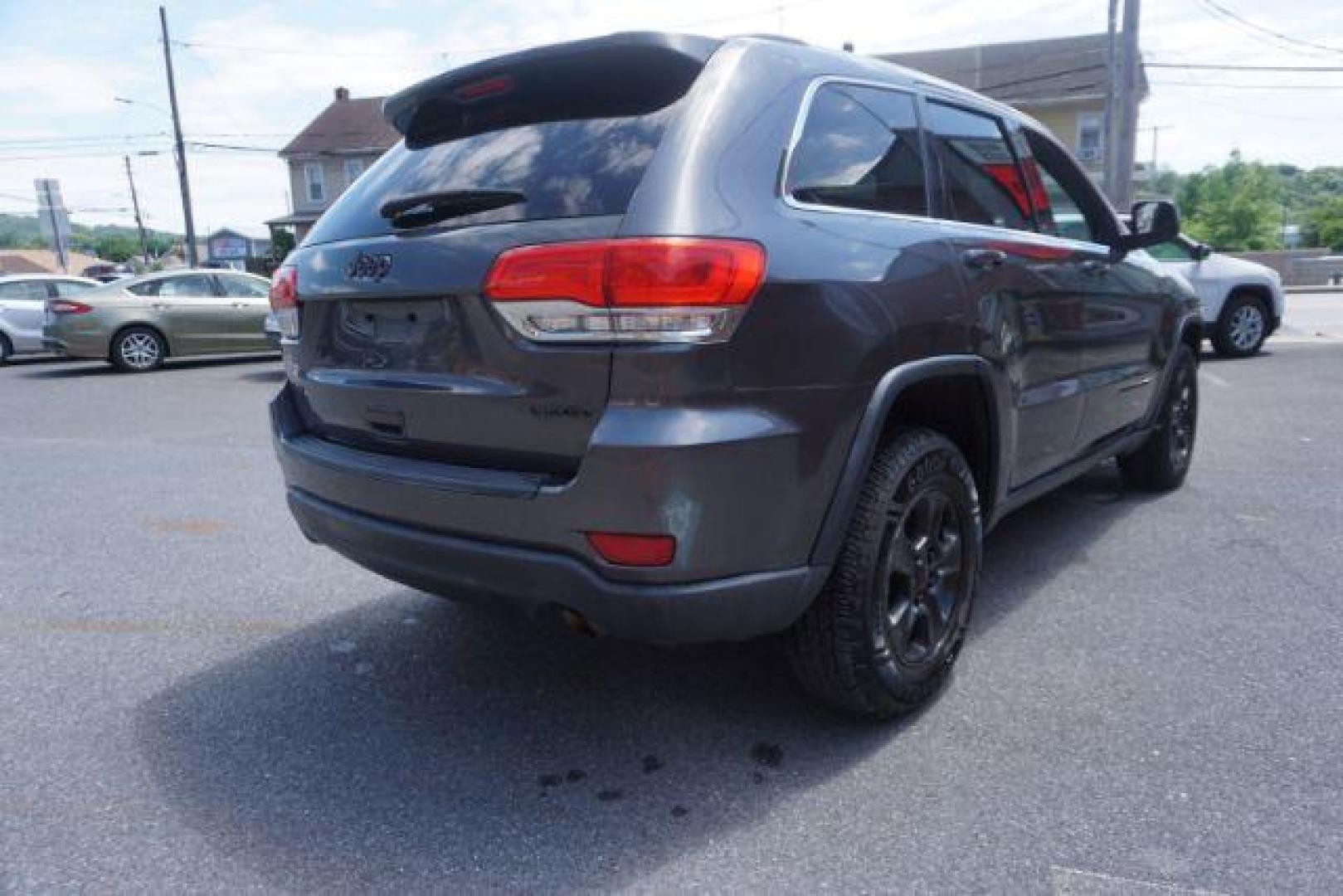 2015 Granite Crystal Met CC /Black Jeep Grand Cherokee Laredo 4WD (1C4RJFAG4FC) with an 3.6L V6 DOHC 24V engine, 8-Speed Automatic transmission, located at 312 Centre Ave, Schuylkill Haven, PA, 17972, (570) 593-5278, 40.638130, -76.177383 - heated front seats, universal garage door opener - Photo#12