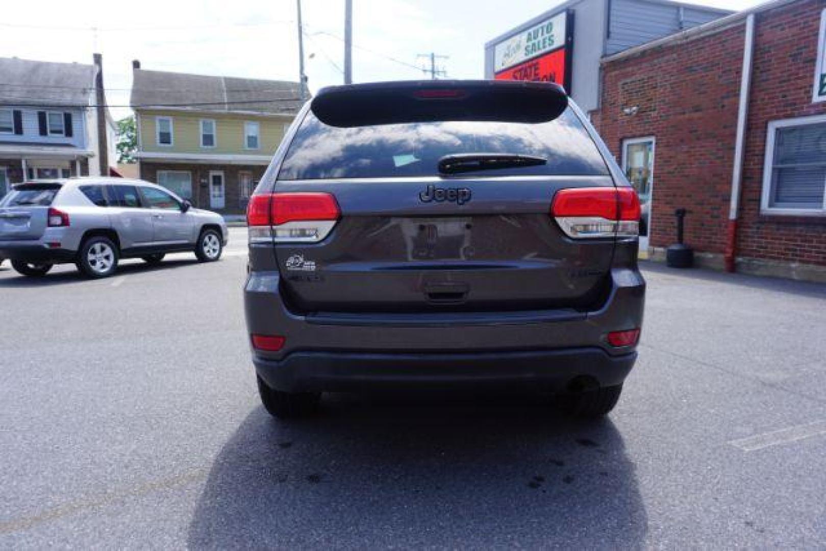 2015 Granite Crystal Met CC /Black Jeep Grand Cherokee Laredo 4WD (1C4RJFAG4FC) with an 3.6L V6 DOHC 24V engine, 8-Speed Automatic transmission, located at 312 Centre Ave, Schuylkill Haven, PA, 17972, (570) 593-5278, 40.638130, -76.177383 - heated front seats, universal garage door opener - Photo#14