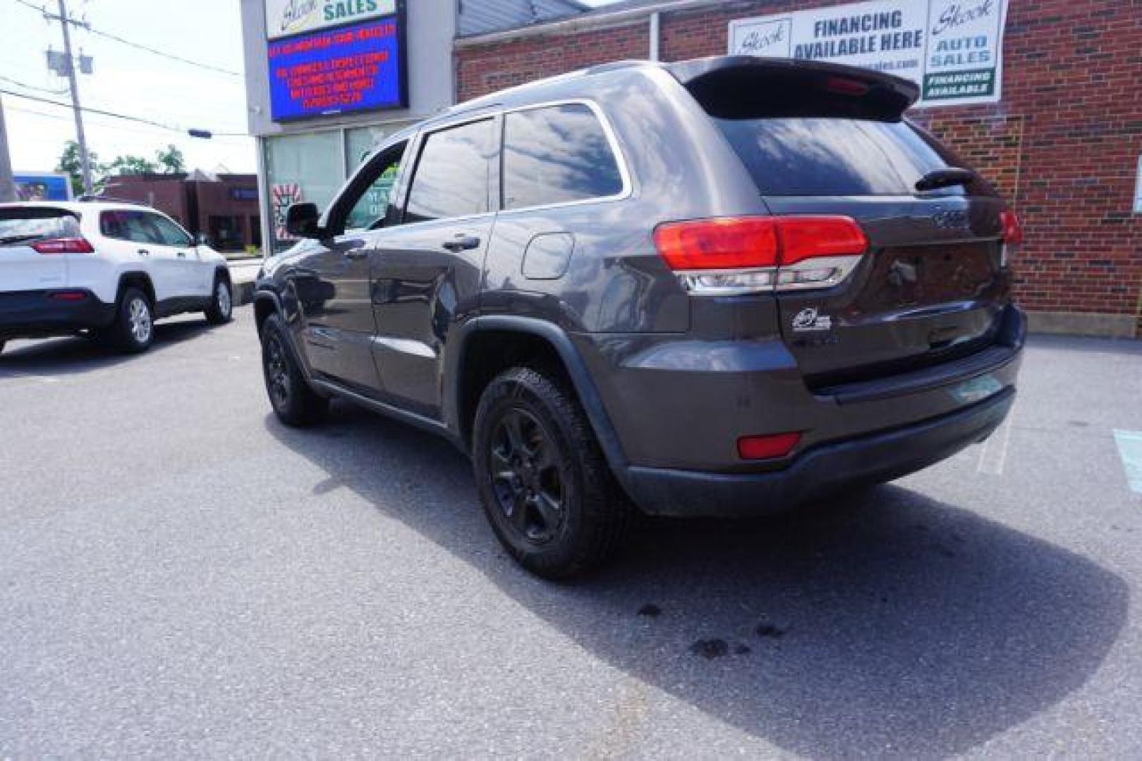 2015 Granite Crystal Met CC /Black Jeep Grand Cherokee Laredo 4WD (1C4RJFAG4FC) with an 3.6L V6 DOHC 24V engine, 8-Speed Automatic transmission, located at 312 Centre Ave, Schuylkill Haven, PA, 17972, (570) 593-5278, 40.638130, -76.177383 - heated front seats, universal garage door opener - Photo#16