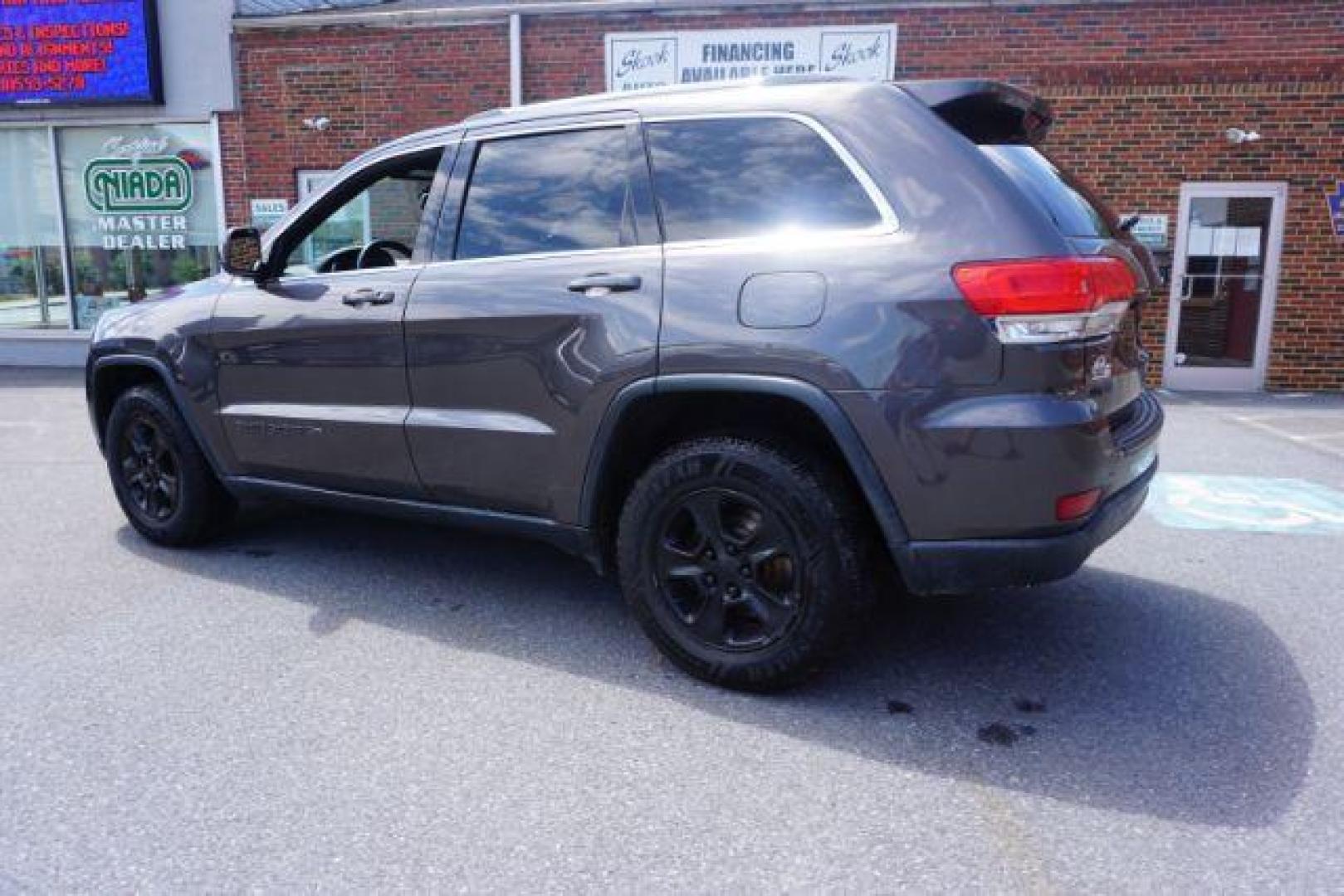 2015 Granite Crystal Met CC /Black Jeep Grand Cherokee Laredo 4WD (1C4RJFAG4FC) with an 3.6L V6 DOHC 24V engine, 8-Speed Automatic transmission, located at 312 Centre Ave, Schuylkill Haven, PA, 17972, (570) 593-5278, 40.638130, -76.177383 - heated front seats, universal garage door opener - Photo#17