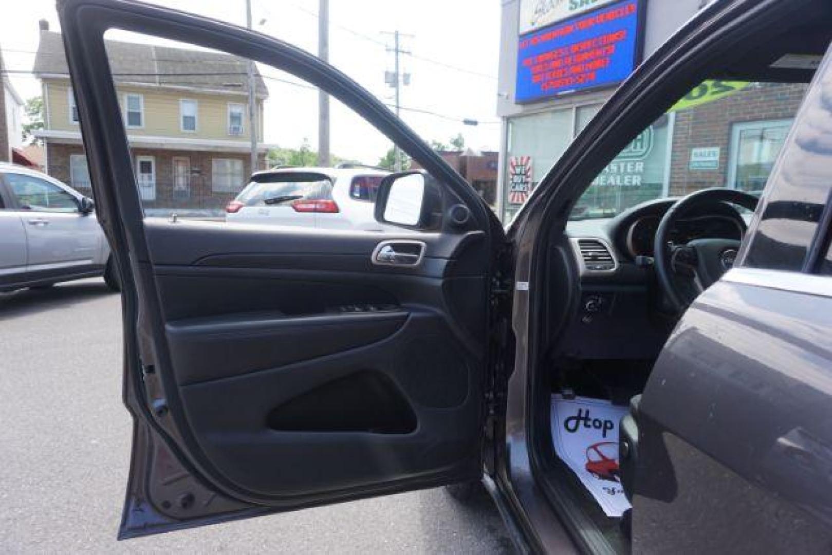 2015 Granite Crystal Met CC /Black Jeep Grand Cherokee Laredo 4WD (1C4RJFAG4FC) with an 3.6L V6 DOHC 24V engine, 8-Speed Automatic transmission, located at 312 Centre Ave, Schuylkill Haven, PA, 17972, (570) 593-5278, 40.638130, -76.177383 - heated front seats, universal garage door opener - Photo#18