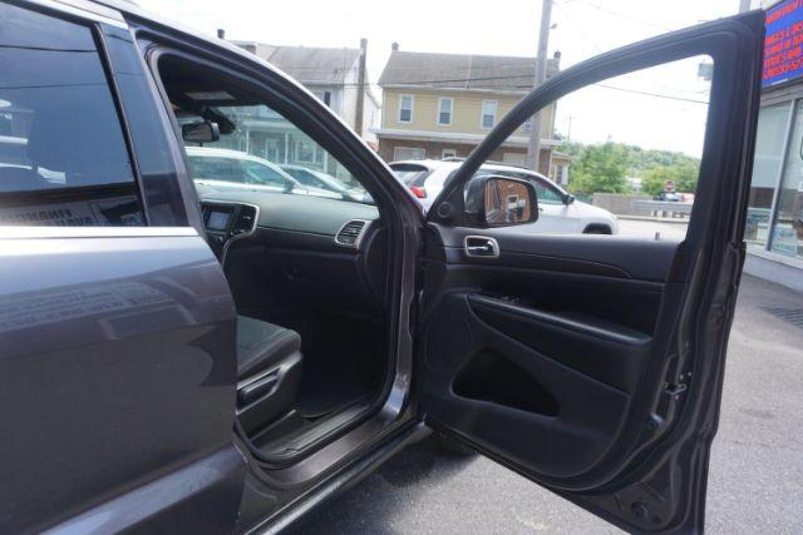 2015 Granite Crystal Met CC /Black Jeep Grand Cherokee Laredo 4WD (1C4RJFAG4FC) with an 3.6L V6 DOHC 24V engine, 8-Speed Automatic transmission, located at 312 Centre Ave, Schuylkill Haven, PA, 17972, (570) 593-5278, 40.638130, -76.177383 - heated front seats, universal garage door opener - Photo#48