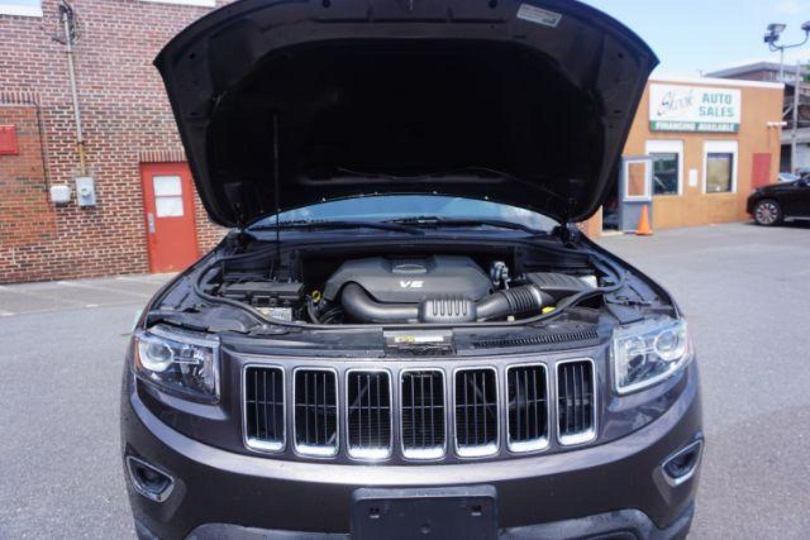 2015 Granite Crystal Met CC /Black Jeep Grand Cherokee Laredo 4WD (1C4RJFAG4FC) with an 3.6L V6 DOHC 24V engine, 8-Speed Automatic transmission, located at 312 Centre Ave, Schuylkill Haven, PA, 17972, (570) 593-5278, 40.638130, -76.177383 - heated front seats, universal garage door opener - Photo#55