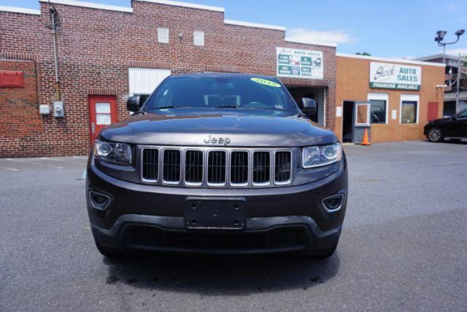 2015 Granite Crystal Met CC /Black Jeep Grand Cherokee Laredo 4WD (1C4RJFAG4FC) with an 3.6L V6 DOHC 24V engine, 8-Speed Automatic transmission, located at 312 Centre Ave, Schuylkill Haven, PA, 17972, (570) 593-5278, 40.638130, -76.177383 - heated front seats, universal garage door opener - Photo#6