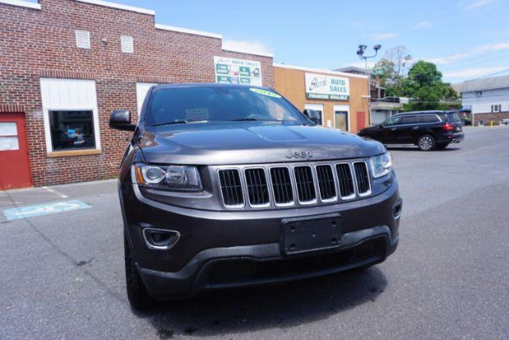 2015 Granite Crystal Met CC /Black Jeep Grand Cherokee Laredo 4WD (1C4RJFAG4FC) with an 3.6L V6 DOHC 24V engine, 8-Speed Automatic transmission, located at 312 Centre Ave, Schuylkill Haven, PA, 17972, (570) 593-5278, 40.638130, -76.177383 - heated front seats, universal garage door opener - Photo#7