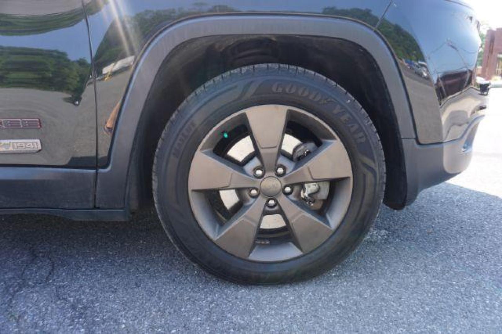 2016 Brilliant Black Crystal Pearl Coat /Black/Light Frost Beige, premium cloth Jeep Cherokee Latitude 4WD (1C4PJMCB2GW) with an 2.4L L4 DOHC 16V engine, 9-Speed Automatic transmission, located at 312 Centre Ave, Schuylkill Haven, PA, 17972, (570) 593-5278, 40.638130, -76.177383 - blind spot monitor, heated front seats, heated exterior mirrors, power drivers seat, power liftgate, power sunroof, rear parking sensors, universal garage door opener - Photo#12