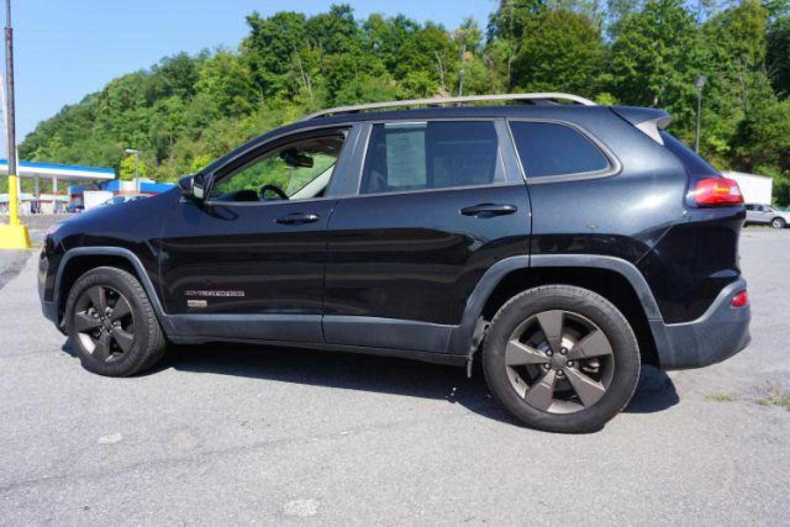 2016 Brilliant Black Crystal Pearl Coat /Black/Light Frost Beige, premium cloth Jeep Cherokee Latitude 4WD (1C4PJMCB2GW) with an 2.4L L4 DOHC 16V engine, 9-Speed Automatic transmission, located at 312 Centre Ave, Schuylkill Haven, PA, 17972, (570) 593-5278, 40.638130, -76.177383 - blind spot monitor, heated front seats, heated exterior mirrors, power drivers seat, power liftgate, power sunroof, rear parking sensors, universal garage door opener - Photo#7