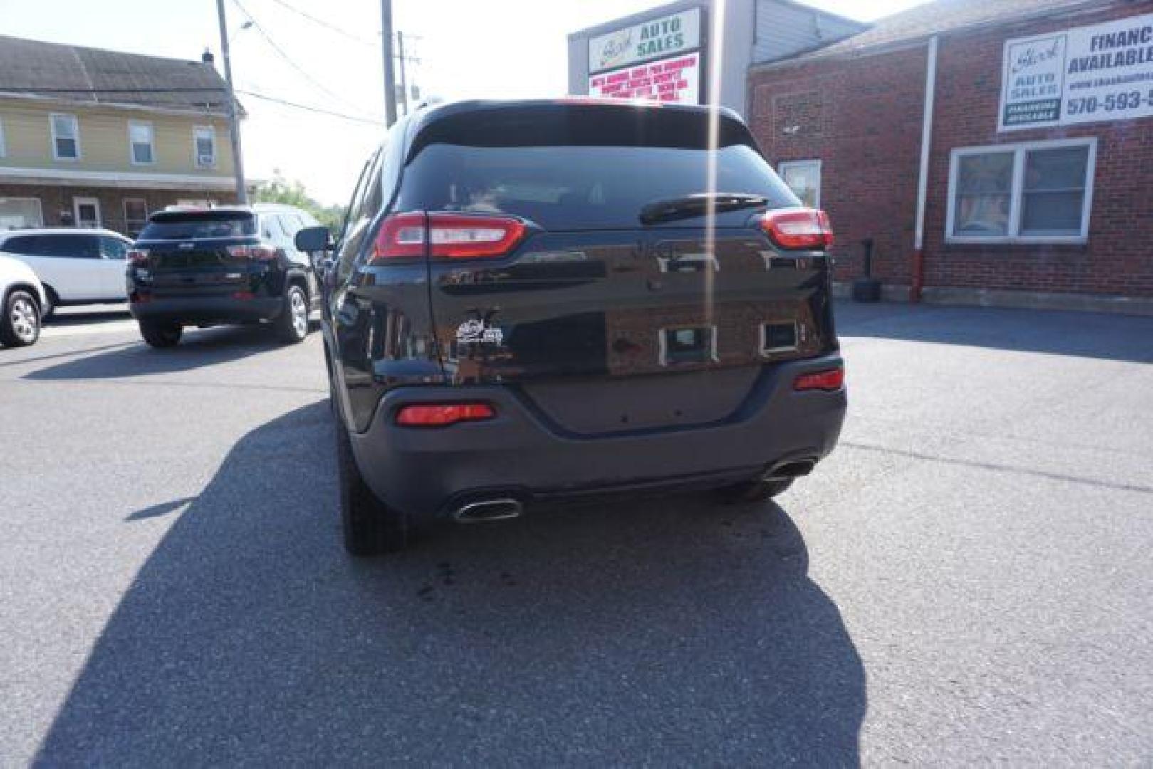 2016 Brilliant Black Crystal Pearl Coat Jeep Cherokee Limited 4WD (1C4PJMDS0GW) with an 3.2L V6 DOHC 24V engine, 9-Speed Automatic transmission, located at 312 Centre Ave, Schuylkill Haven, PA, 17972, (570) 593-5278, 40.638130, -76.177383 - adaptive cruise control, driver's seat memory, HID headlamps, heated exterior mirrors, heated front seats, leather seats, luggage rack, navigation system, passive keyless entry, power driver's seat, power liftgate, power sunroof, rear parking sensors, remote engine starter - Photo#17