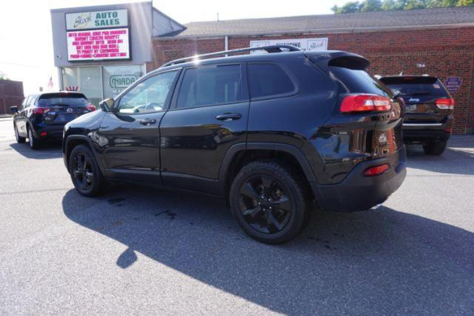 2016 Brilliant Black Crystal Pearl Coat Jeep Cherokee Limited 4WD (1C4PJMDS0GW) with an 3.2L V6 DOHC 24V engine, 9-Speed Automatic transmission, located at 312 Centre Ave, Schuylkill Haven, PA, 17972, (570) 593-5278, 40.638130, -76.177383 - adaptive cruise control, driver's seat memory, HID headlamps, heated exterior mirrors, heated front seats, leather seats, luggage rack, navigation system, passive keyless entry, power driver's seat, power liftgate, power sunroof, rear parking sensors, remote engine starter - Photo#19