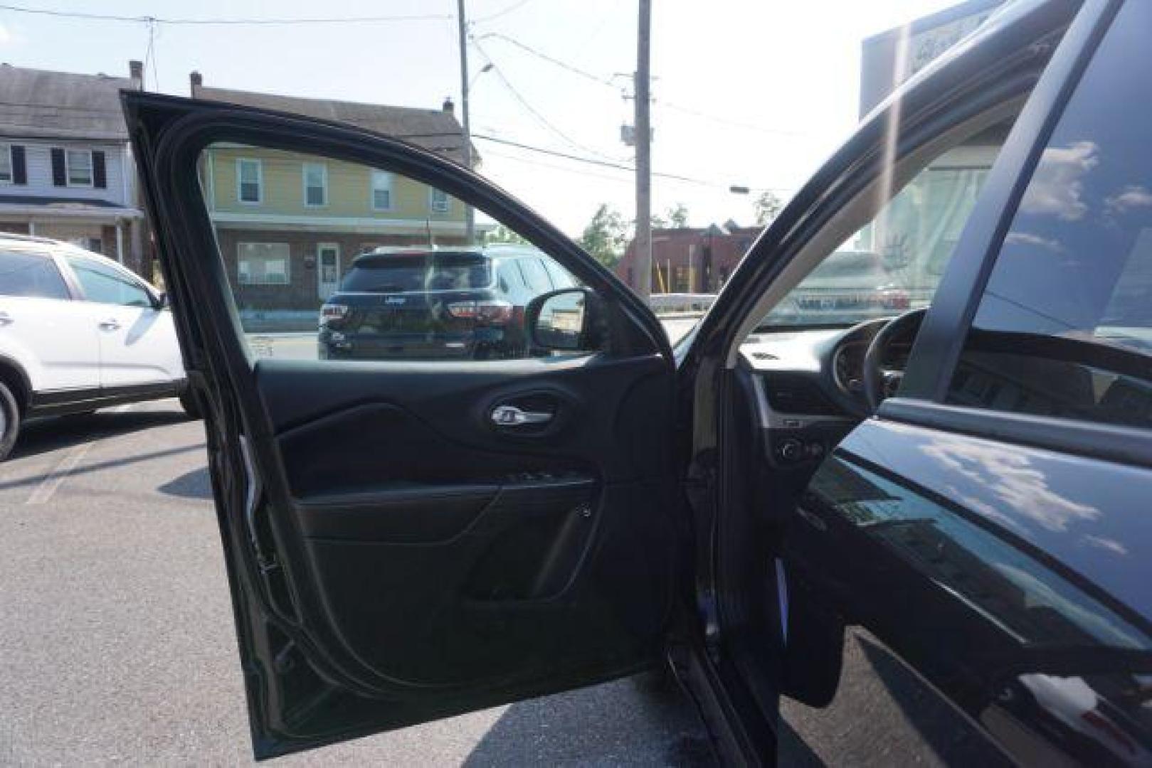 2016 Brilliant Black Crystal Pearl Coat Jeep Cherokee Limited 4WD (1C4PJMDS0GW) with an 3.2L V6 DOHC 24V engine, 9-Speed Automatic transmission, located at 312 Centre Ave, Schuylkill Haven, PA, 17972, (570) 593-5278, 40.638130, -76.177383 - adaptive cruise control, driver's seat memory, HID headlamps, heated exterior mirrors, heated front seats, leather seats, luggage rack, navigation system, passive keyless entry, power driver's seat, power liftgate, power sunroof, rear parking sensors, remote engine starter - Photo#20