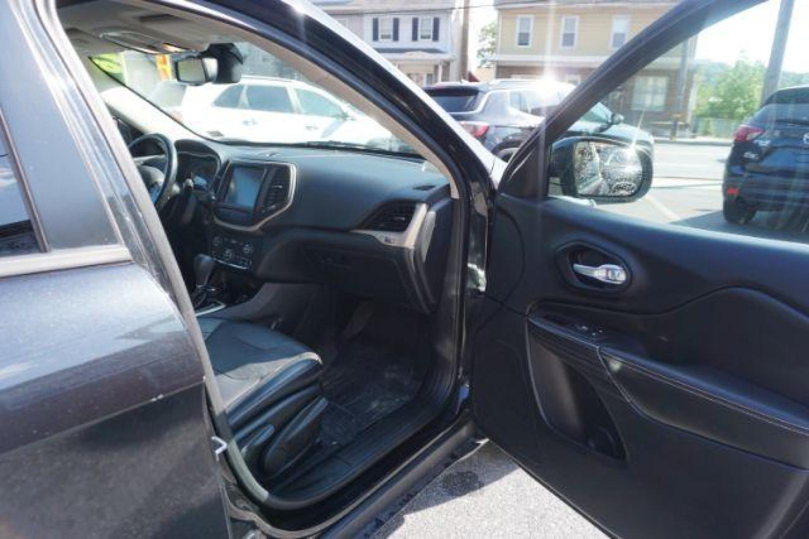 2016 Brilliant Black Crystal Pearl Coat Jeep Cherokee Limited 4WD (1C4PJMDS0GW) with an 3.2L V6 DOHC 24V engine, 9-Speed Automatic transmission, located at 312 Centre Ave, Schuylkill Haven, PA, 17972, (570) 593-5278, 40.638130, -76.177383 - adaptive cruise control, driver's seat memory, HID headlamps, heated exterior mirrors, heated front seats, leather seats, luggage rack, navigation system, passive keyless entry, power driver's seat, power liftgate, power sunroof, rear parking sensors, remote engine starter - Photo#58