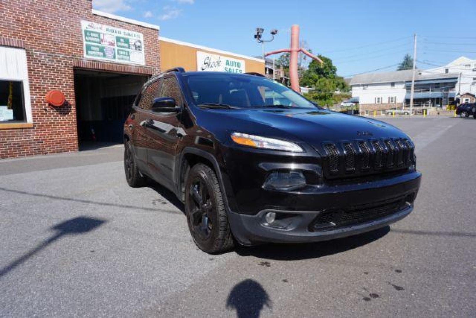 2016 Brilliant Black Crystal Pearl Coat Jeep Cherokee Limited 4WD (1C4PJMDS0GW) with an 3.2L V6 DOHC 24V engine, 9-Speed Automatic transmission, located at 312 Centre Ave, Schuylkill Haven, PA, 17972, (570) 593-5278, 40.638130, -76.177383 - adaptive cruise control, driver's seat memory, HID headlamps, heated exterior mirrors, heated front seats, leather seats, luggage rack, navigation system, passive keyless entry, power driver's seat, power liftgate, power sunroof, rear parking sensors, remote engine starter - Photo#8