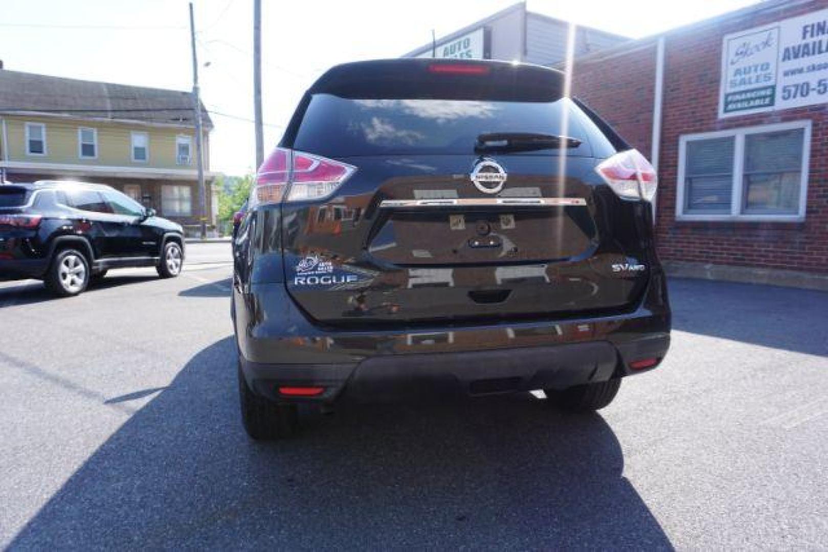 2016 Midnight Jade /Almond, cloth Nissan Rogue SV AWD (KNMAT2MV4GP) with an 2.5L L4 DOHC 16V engine, Continuously Variable Transmission transmission, located at 312 Centre Ave, Schuylkill Haven, PA, 17972, (570) 593-5278, 40.638130, -76.177383 - FOG LIGHTS, HEATED EXTERIOR MIRRORS, HEATED FRONT SEATS, NAVIGATION SYSTEM, POWER LIFTGATE, POWER SUNROOF - Photo#17