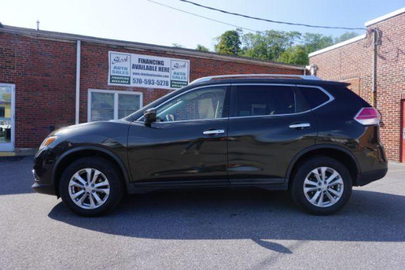 2016 Midnight Jade /Almond, cloth Nissan Rogue SV AWD (KNMAT2MV4GP) with an 2.5L L4 DOHC 16V engine, Continuously Variable Transmission transmission, located at 312 Centre Ave, Schuylkill Haven, PA, 17972, (570) 593-5278, 40.638130, -76.177383 - FOG LIGHTS, HEATED EXTERIOR MIRRORS, HEATED FRONT SEATS, NAVIGATION SYSTEM, POWER LIFTGATE, POWER SUNROOF - Photo#1