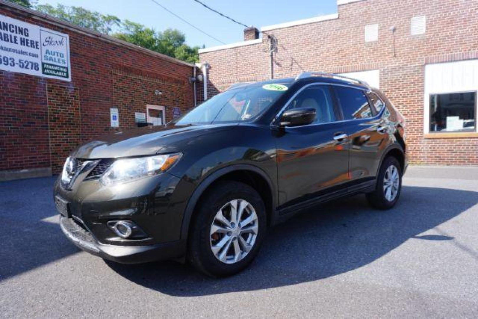 2016 Midnight Jade /Almond, cloth Nissan Rogue SV AWD (KNMAT2MV4GP) with an 2.5L L4 DOHC 16V engine, Continuously Variable Transmission transmission, located at 312 Centre Ave, Schuylkill Haven, PA, 17972, (570) 593-5278, 40.638130, -76.177383 - FOG LIGHTS, HEATED EXTERIOR MIRRORS, HEATED FRONT SEATS, NAVIGATION SYSTEM, POWER LIFTGATE, POWER SUNROOF - Photo#4