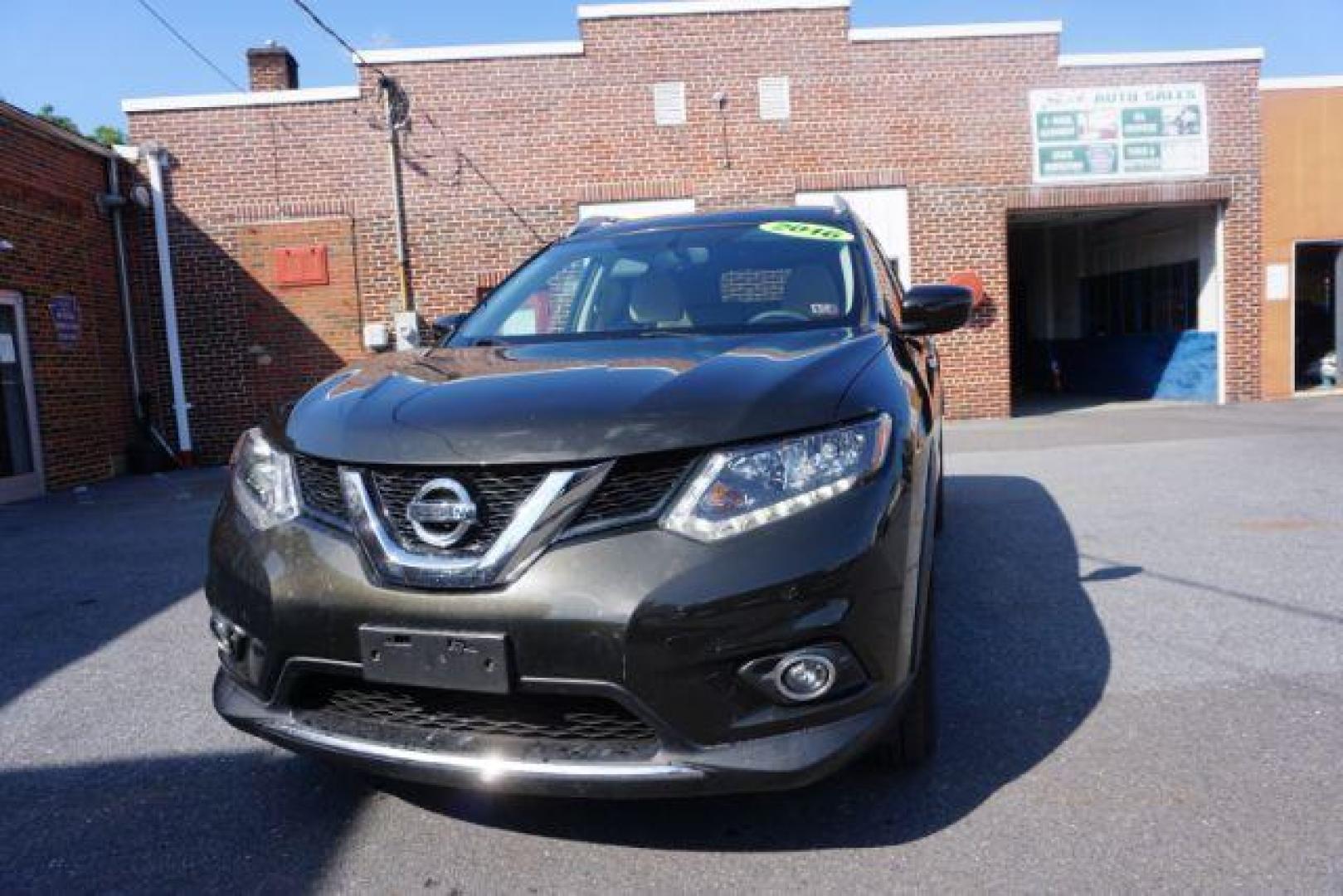 2016 Midnight Jade /Almond, cloth Nissan Rogue SV AWD (KNMAT2MV4GP) with an 2.5L L4 DOHC 16V engine, Continuously Variable Transmission transmission, located at 312 Centre Ave, Schuylkill Haven, PA, 17972, (570) 593-5278, 40.638130, -76.177383 - FOG LIGHTS, HEATED EXTERIOR MIRRORS, HEATED FRONT SEATS, NAVIGATION SYSTEM, POWER LIFTGATE, POWER SUNROOF - Photo#6