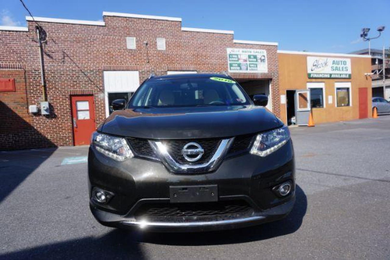 2016 Midnight Jade /Almond, cloth Nissan Rogue SV AWD (KNMAT2MV4GP) with an 2.5L L4 DOHC 16V engine, Continuously Variable Transmission transmission, located at 312 Centre Ave, Schuylkill Haven, PA, 17972, (570) 593-5278, 40.638130, -76.177383 - FOG LIGHTS, HEATED EXTERIOR MIRRORS, HEATED FRONT SEATS, NAVIGATION SYSTEM, POWER LIFTGATE, POWER SUNROOF - Photo#7