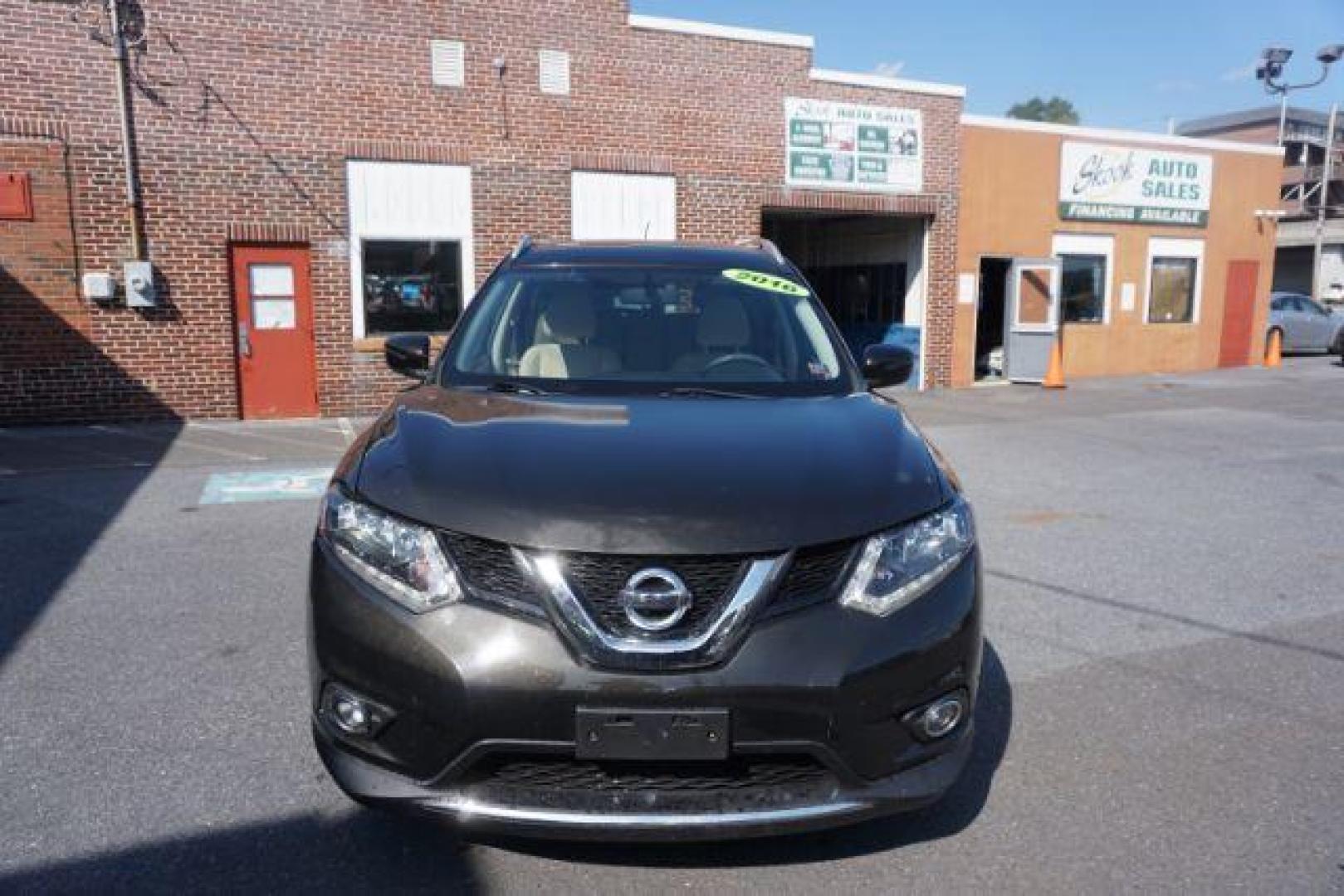 2016 Midnight Jade /Almond, cloth Nissan Rogue SV AWD (KNMAT2MV4GP) with an 2.5L L4 DOHC 16V engine, Continuously Variable Transmission transmission, located at 312 Centre Ave, Schuylkill Haven, PA, 17972, (570) 593-5278, 40.638130, -76.177383 - FOG LIGHTS, HEATED EXTERIOR MIRRORS, HEATED FRONT SEATS, NAVIGATION SYSTEM, POWER LIFTGATE, POWER SUNROOF - Photo#8