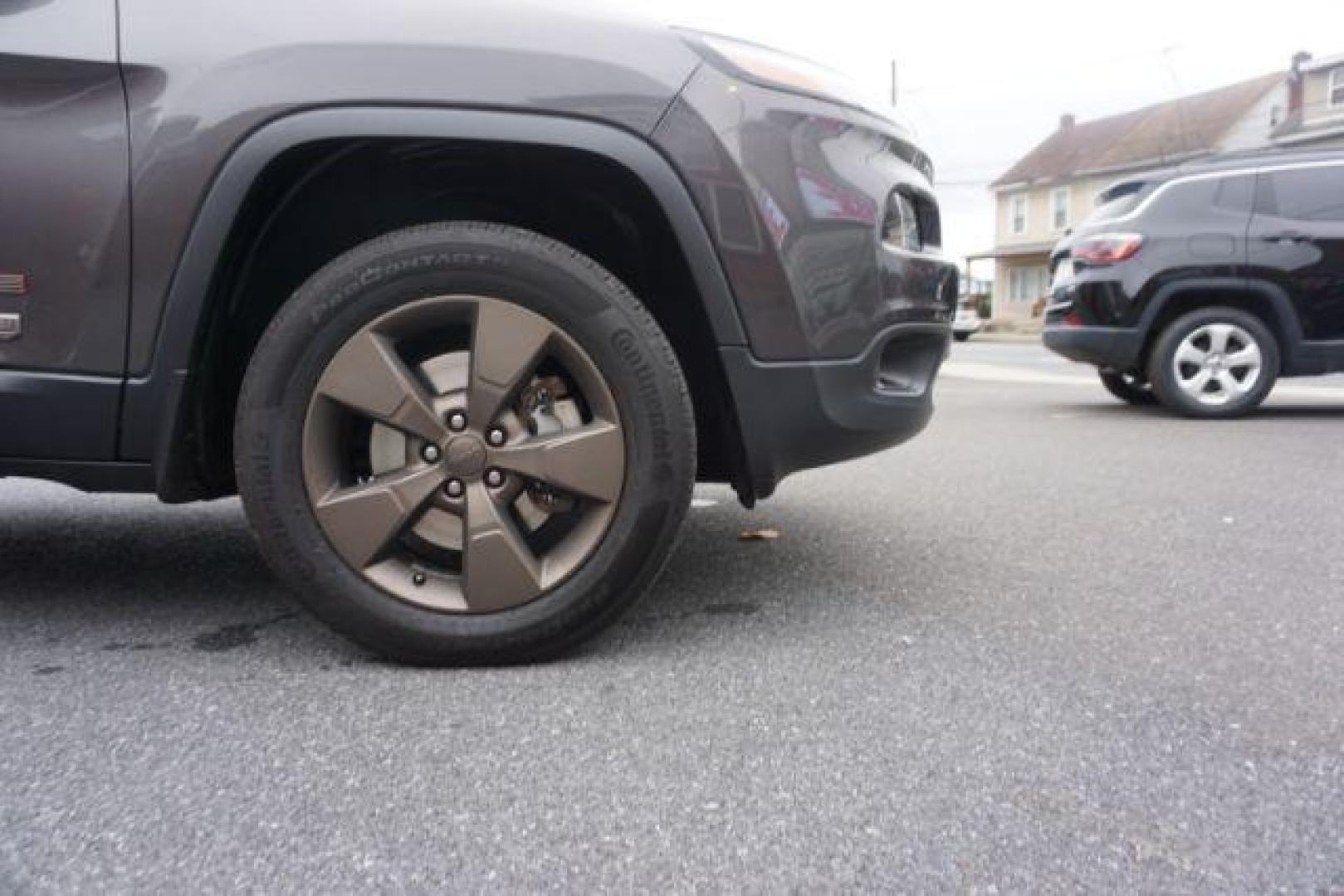 2016 Granite Crystal Metallic Clear Coat /Black, premium cloth Jeep Cherokee Latitude 4WD (1C4PJMCB8GW) with an 2.4L L4 DOHC 16V engine, 9-Speed Automatic transmission, located at 312 Centre Ave, Schuylkill Haven, PA, 17972, (570) 593-5278, 40.638130, -76.177383 - Automatic climate control, heated exterior mirrors, heated front seats, luggage rack, power drivers seat, power liftgate, power sunroof, rear parking sensors. - Photo#9