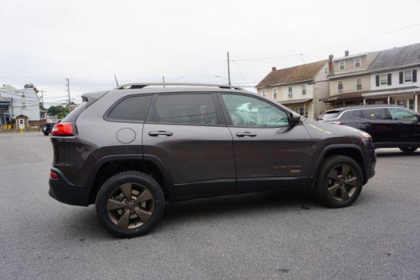 2016 Granite Crystal Metallic Clear Coat /Black, premium cloth Jeep Cherokee Latitude 4WD (1C4PJMCB8GW) with an 2.4L L4 DOHC 16V engine, 9-Speed Automatic transmission, located at 312 Centre Ave, Schuylkill Haven, PA, 17972, (570) 593-5278, 40.638130, -76.177383 - Automatic climate control, heated exterior mirrors, heated front seats, luggage rack, power drivers seat, power liftgate, power sunroof, rear parking sensors. - Photo#11