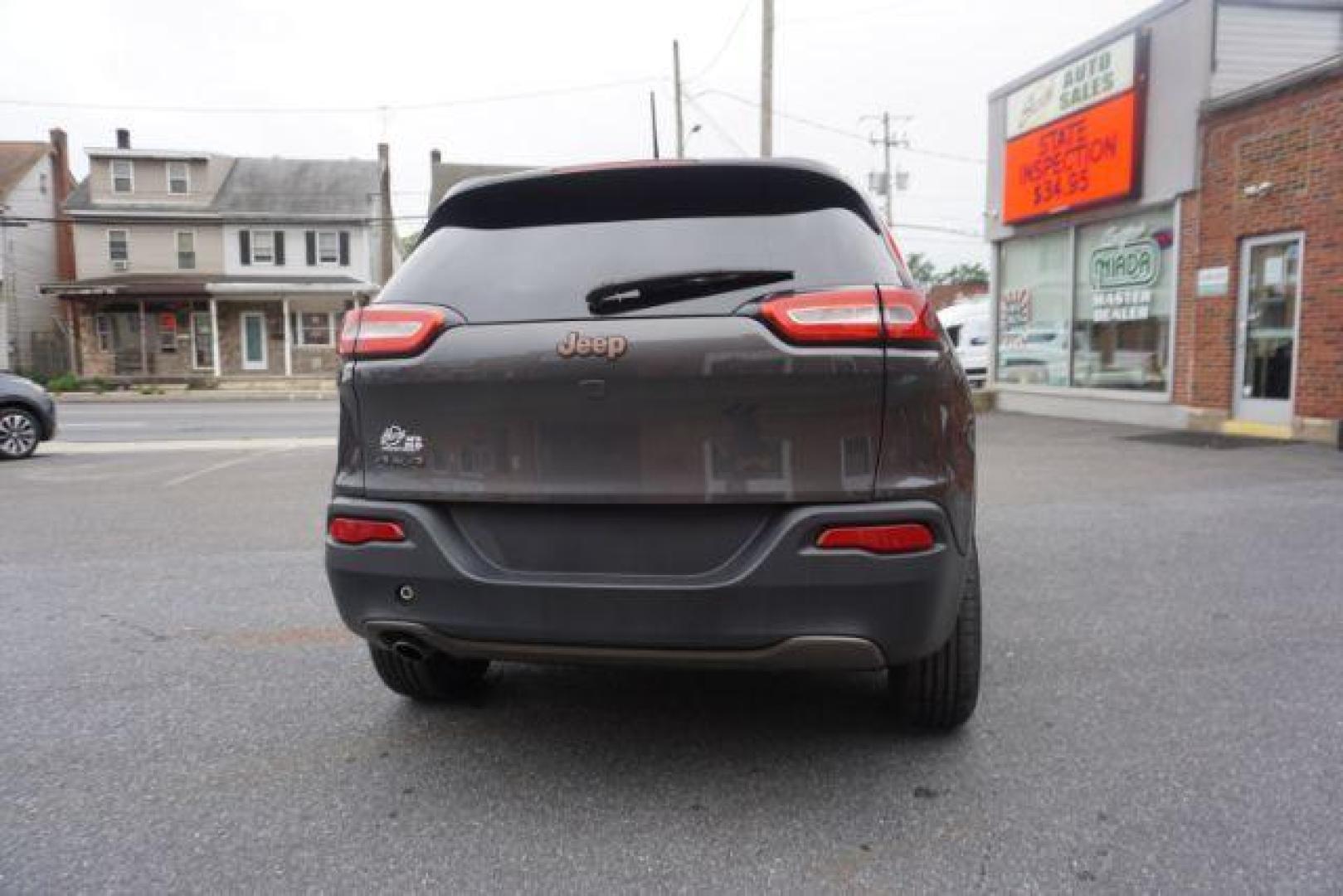 2016 Granite Crystal Metallic Clear Coat /Black, premium cloth Jeep Cherokee Latitude 4WD (1C4PJMCB8GW) with an 2.4L L4 DOHC 16V engine, 9-Speed Automatic transmission, located at 312 Centre Ave, Schuylkill Haven, PA, 17972, (570) 593-5278, 40.638130, -76.177383 - Automatic climate control, heated exterior mirrors, heated front seats, luggage rack, power drivers seat, power liftgate, power sunroof, rear parking sensors. - Photo#13