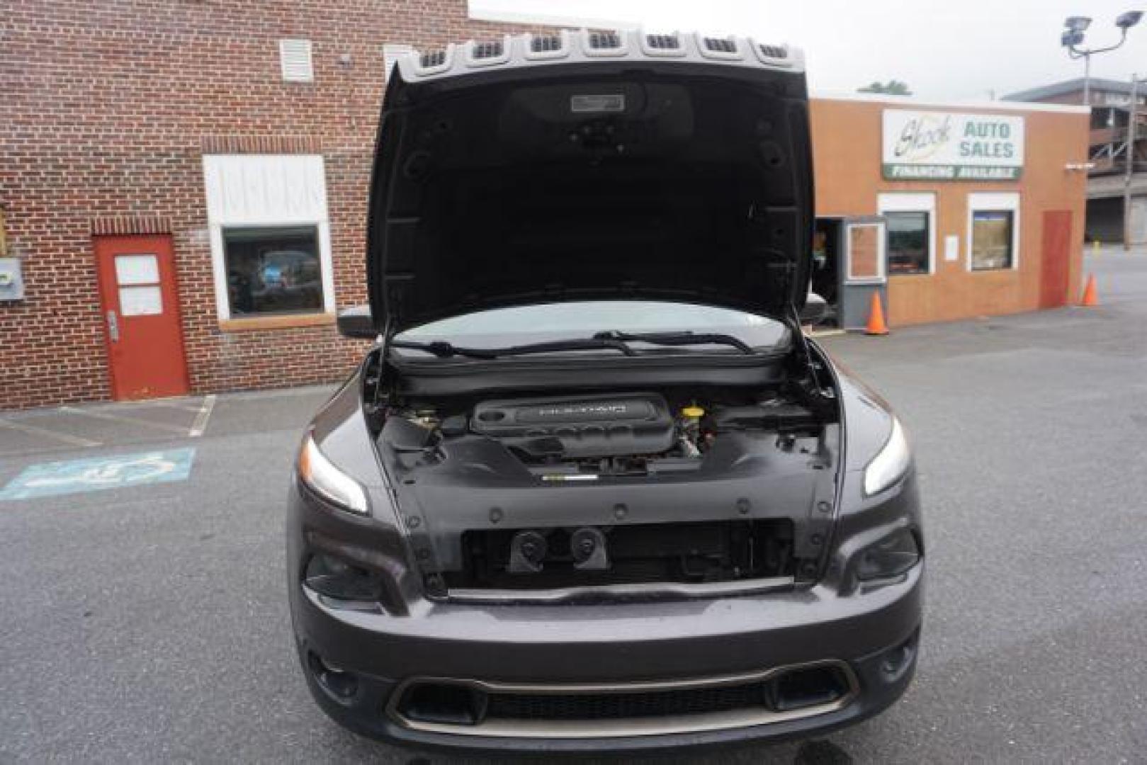 2016 Granite Crystal Metallic Clear Coat /Black, premium cloth Jeep Cherokee Latitude 4WD (1C4PJMCB8GW) with an 2.4L L4 DOHC 16V engine, 9-Speed Automatic transmission, located at 312 Centre Ave, Schuylkill Haven, PA, 17972, (570) 593-5278, 40.638130, -76.177383 - Automatic climate control, heated exterior mirrors, heated front seats, luggage rack, power drivers seat, power liftgate, power sunroof, rear parking sensors. - Photo#57