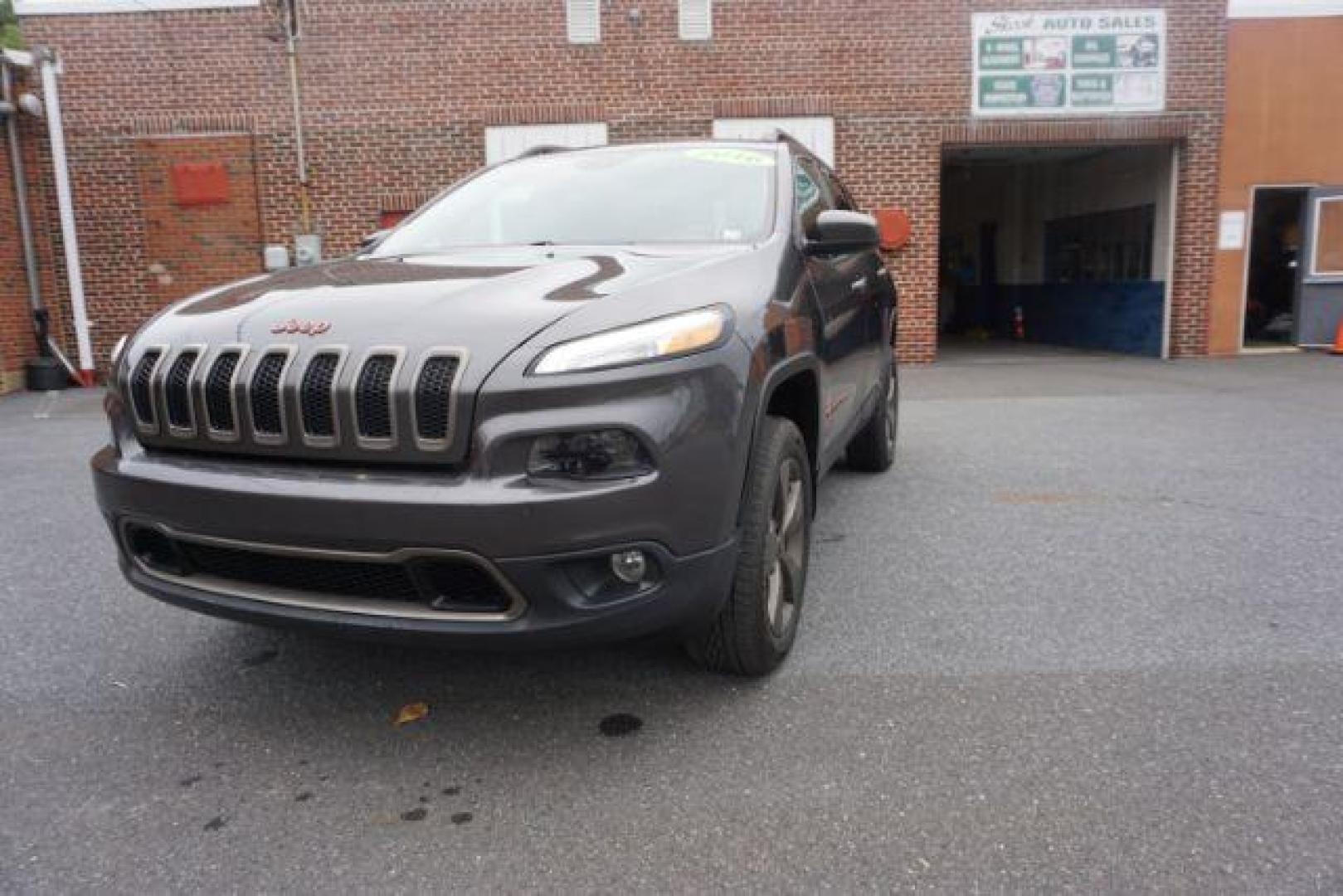 2016 Granite Crystal Metallic Clear Coat /Black, premium cloth Jeep Cherokee Latitude 4WD (1C4PJMCB8GW) with an 2.4L L4 DOHC 16V engine, 9-Speed Automatic transmission, located at 312 Centre Ave, Schuylkill Haven, PA, 17972, (570) 593-5278, 40.638130, -76.177383 - Automatic climate control, heated exterior mirrors, heated front seats, luggage rack, power drivers seat, power liftgate, power sunroof, rear parking sensors. - Photo#5